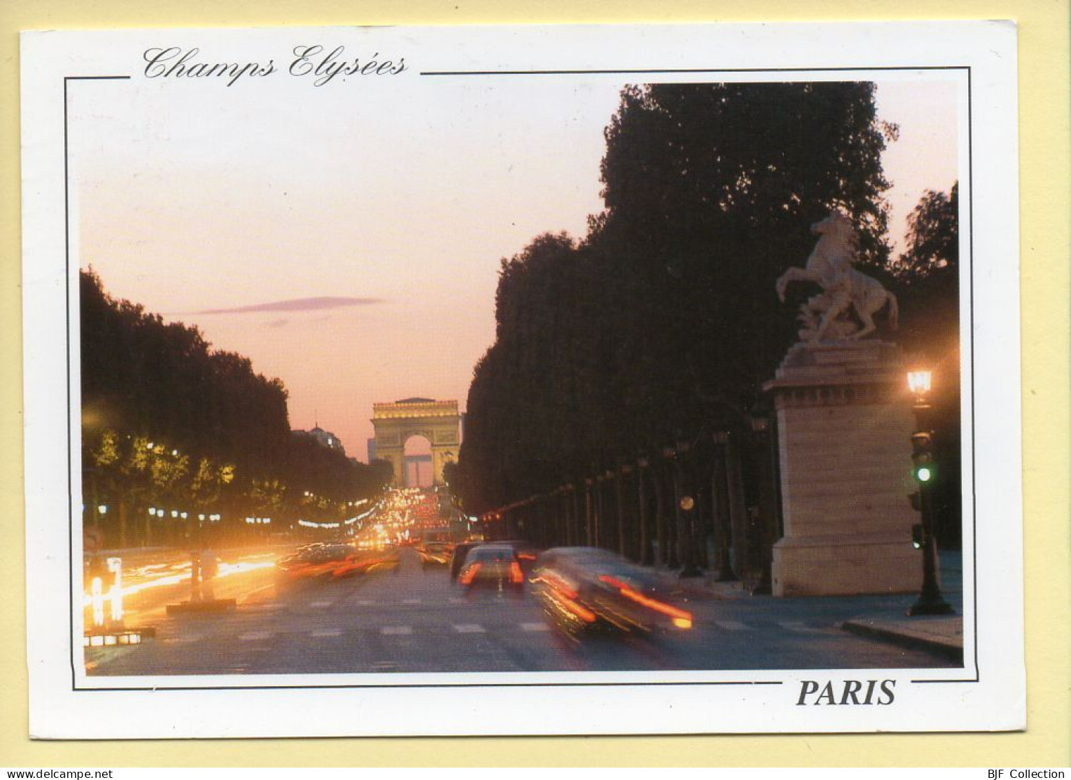 PARIS La Nuit : Les Champs-Elysées Et L'Arc De Triomphe (voir Scan Recto/verso) - Paris Bei Nacht