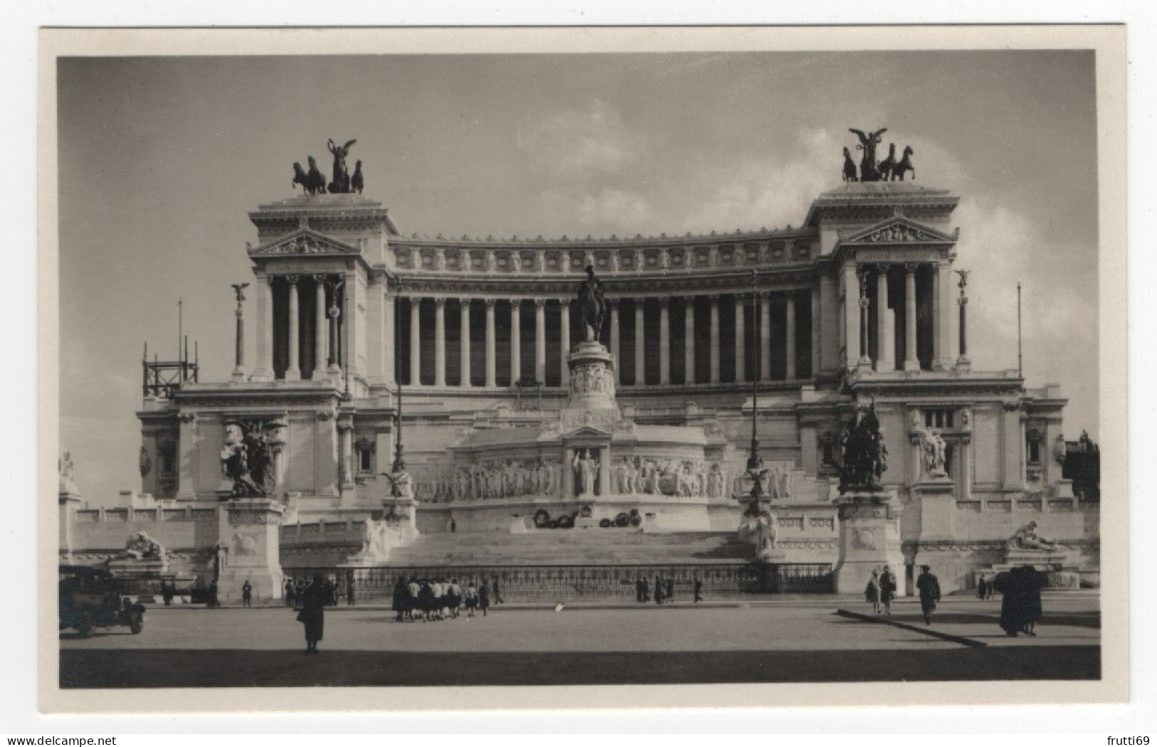 AK 214204 ITALY - Roma - Monumento A Vittoria Emanuele II. - Altare Della Patria