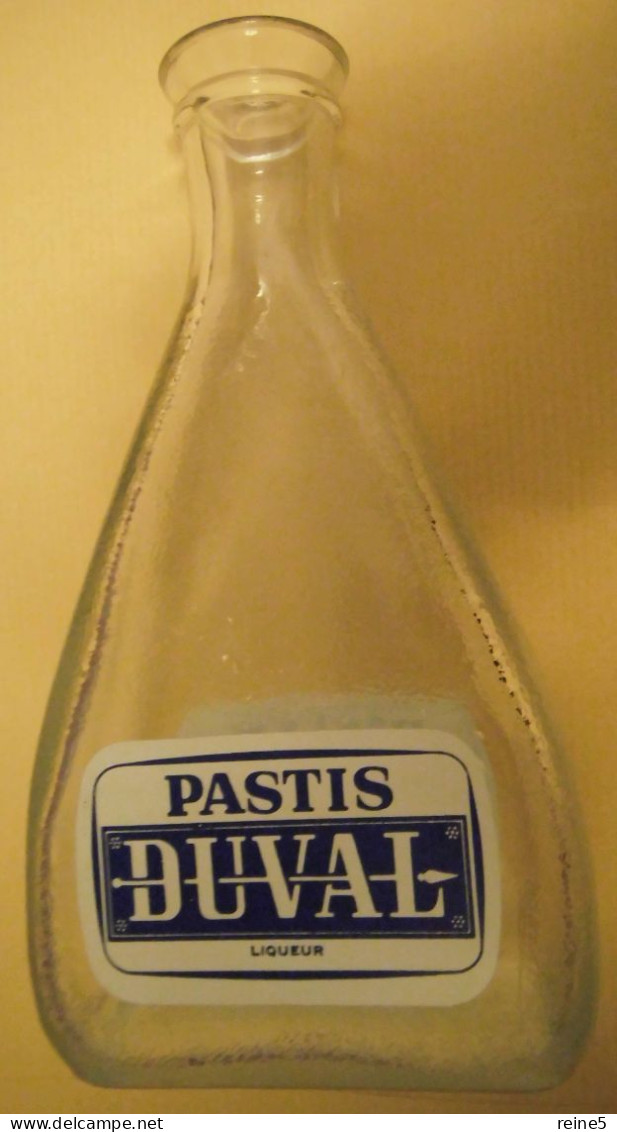 CARAFE PASTIS DUVAL LIQUEUR -HAUTEUR 20 Cm -AUCUN ECLAT -TRES BON ETAT -REF -0-1-5085 - Jarras