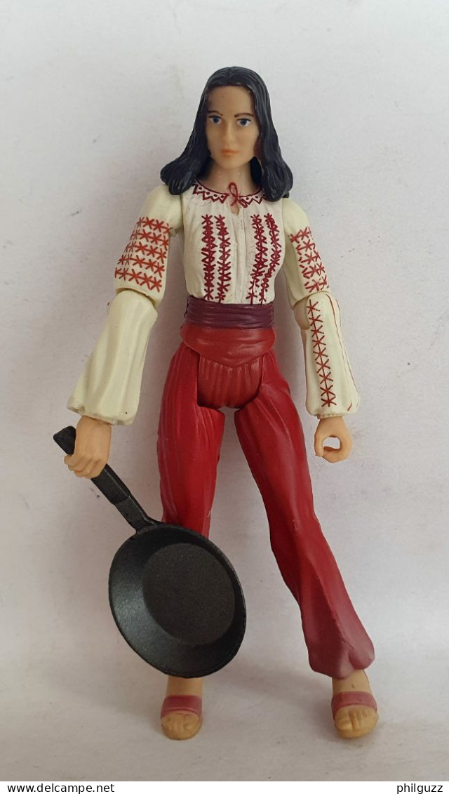 FIGURINE INDIANA JONES - RAIDERS OF THE LOST ARK - HASBRO 2008 - MARION RAVENWOOD AVEC POELLE (2) - Other & Unclassified