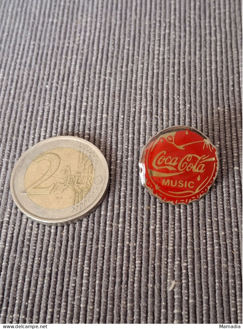 PIN'S PINS ALIMENTATION BOISSON COCA COLA MUSIC CAPSULE ENAMEL ESSO - Coca-Cola