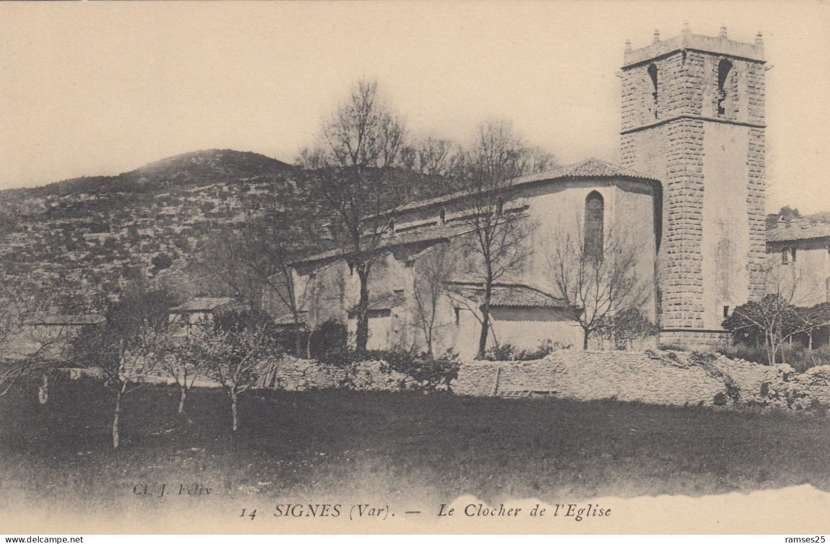 (261) CPA  Signes  Le Clocher De L' église - Signes