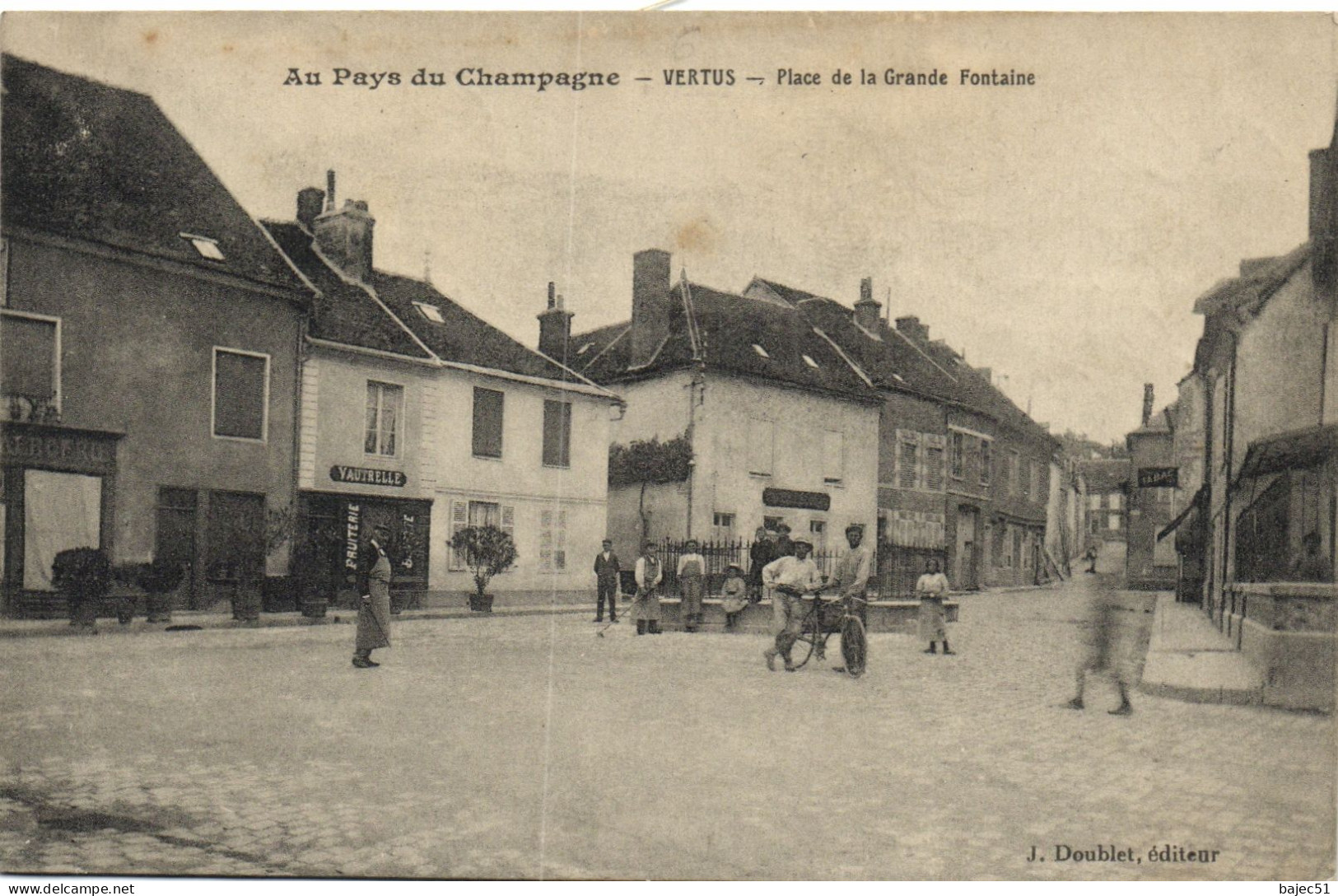 Vertus - Place De La Grande Fontaine - Vertus