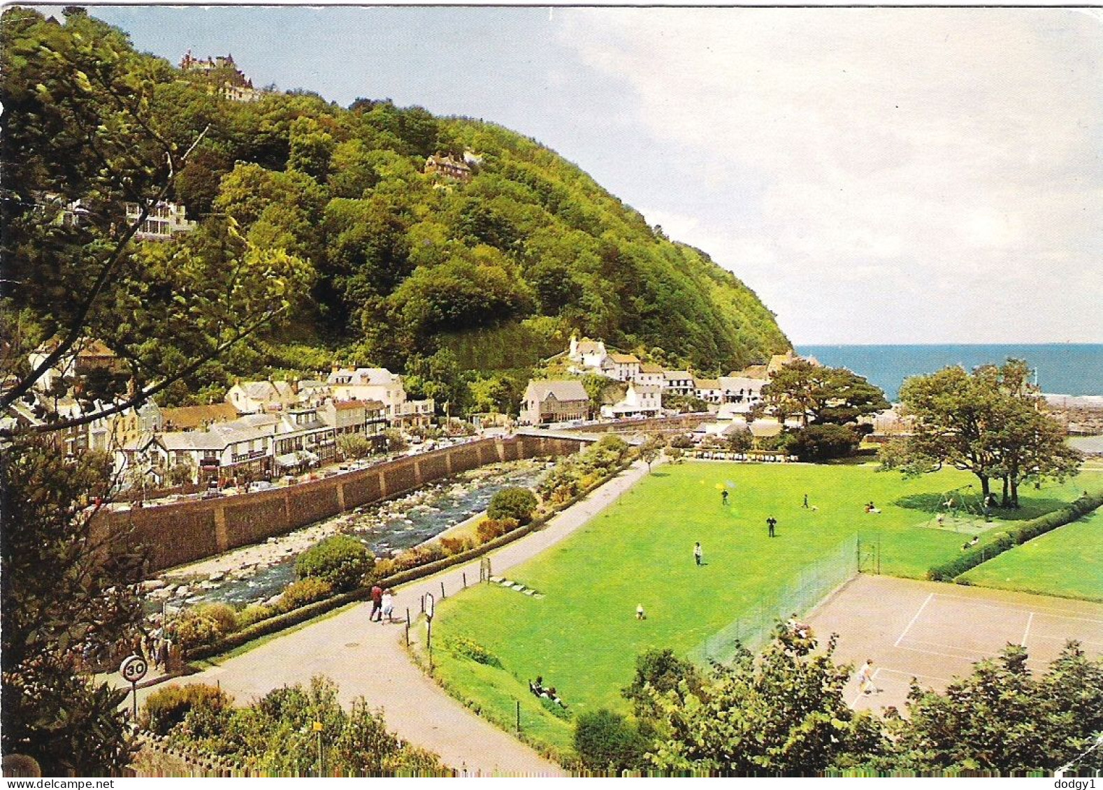 THE TOWN AND HARBOUR, LYNMOUTH, DEVON, ENGLAND. USED POSTCARD Mm9 - Lynmouth & Lynton