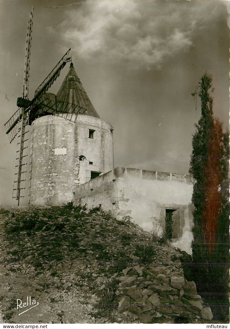 13* FONTVIEILLE  Le Moulin De Daudet  (CPSM 10,5x15cm)    RL16,0611 - Fontvieille