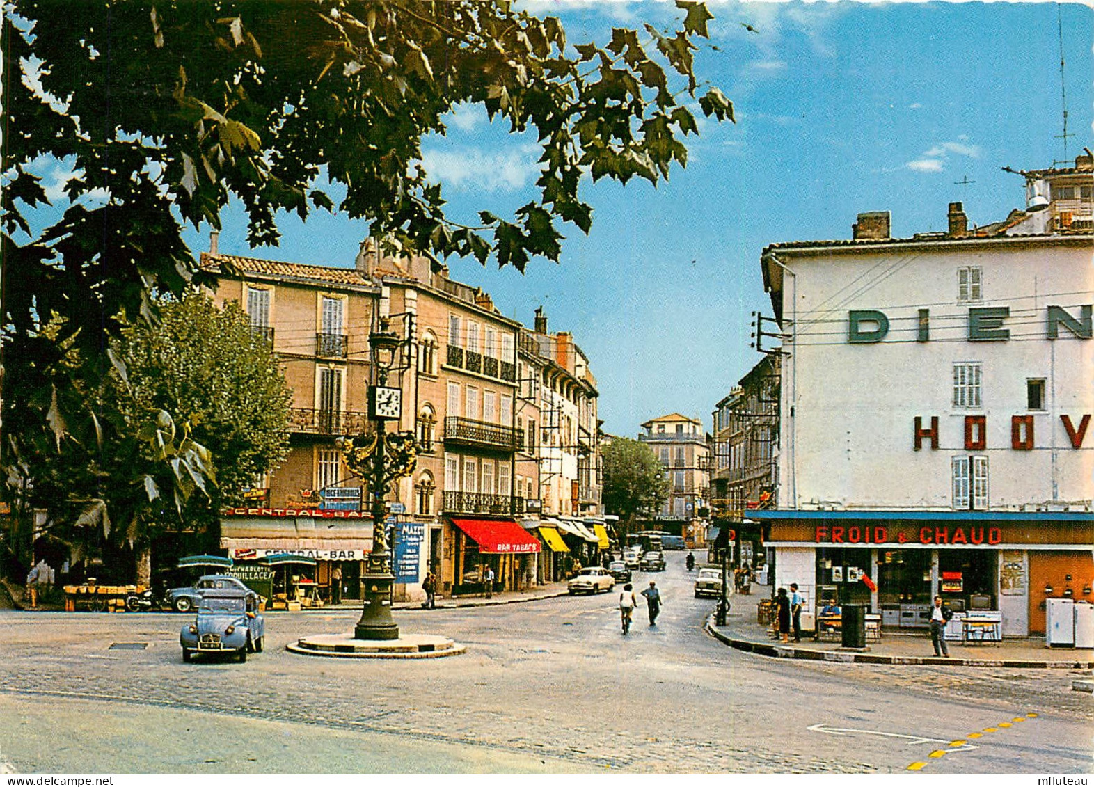 13* AUBAGNE  Place   (CPM 10,5x15cm)   RL16,0604 - Aubagne