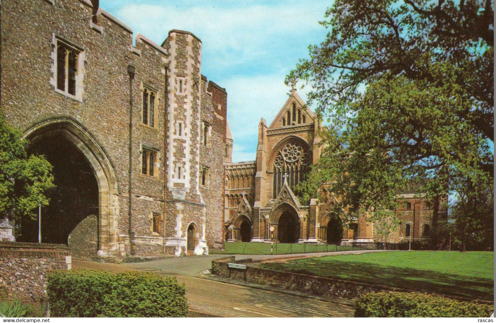 CPM - P - ANGLETERRE - ST ALBANS - THE ABBEY GATEWAY AND WEST FRONT - Hertfordshire