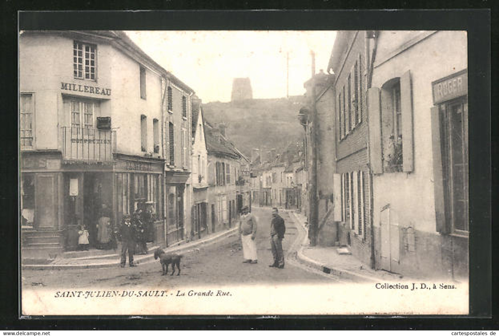 CPA Saint-Julien-du-Sault, La Grande Rue, Vue De La Rue  - Saint Julien Du Sault