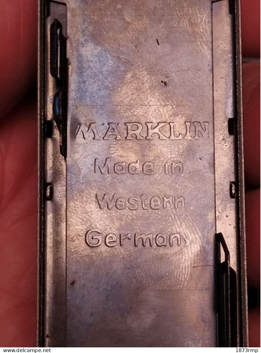 WAGON VOYAGEUR DE MARKLIN HO 4027, années 60 vide de sieges (1)