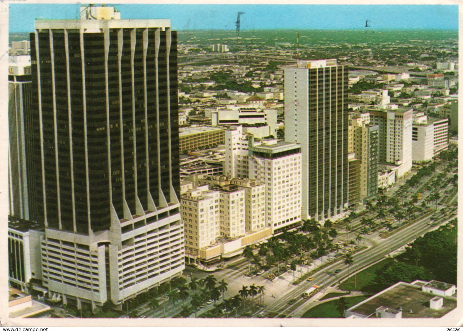 CPM - P - USA - ETATS UNIS - FLORIDE - MIAMI - DOWNTOWN MIAMI - THE MAGIC CITY WITH BISCAYNE BOULEVARD IN THE FOREGROUND - Miami