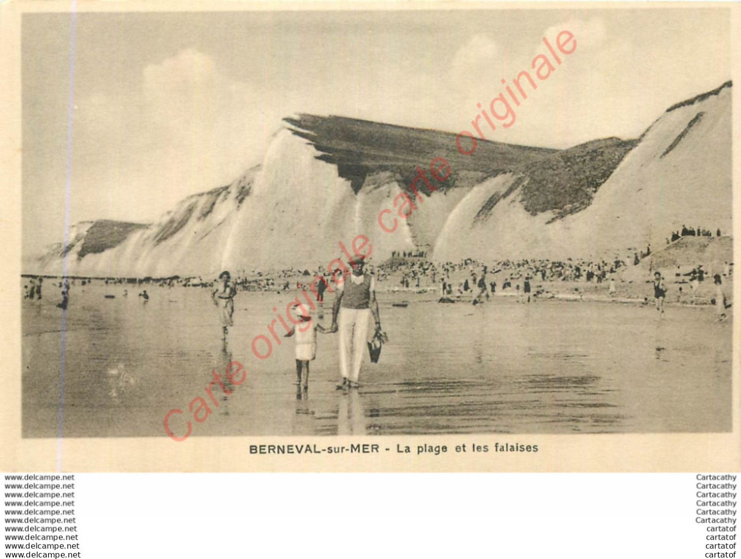 76.  BERNEVAL Sur MER .  La Plage Et Les Falaises . - Berneval