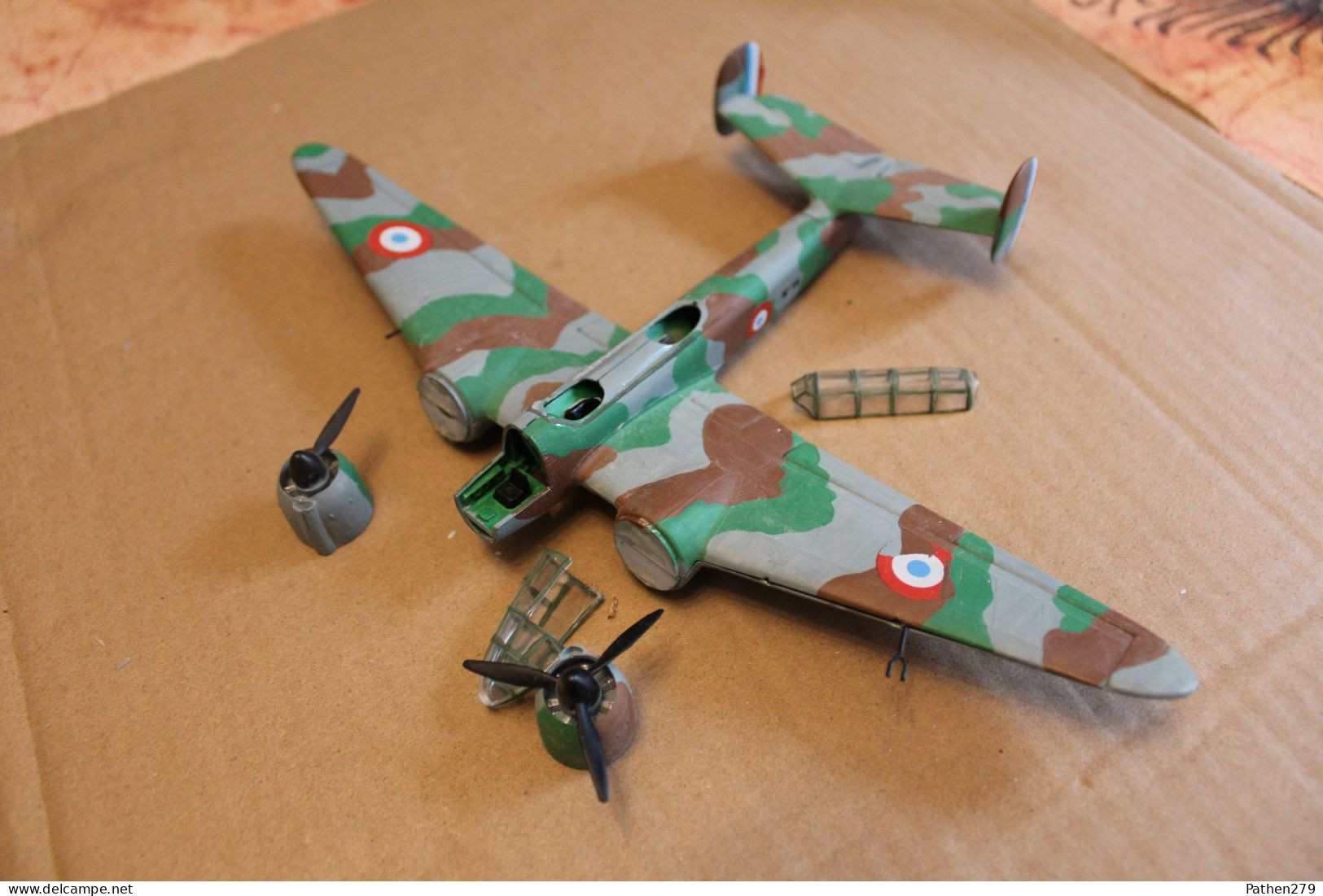 Lot de 8 maquettes avion états divers sans boîte d'emballage