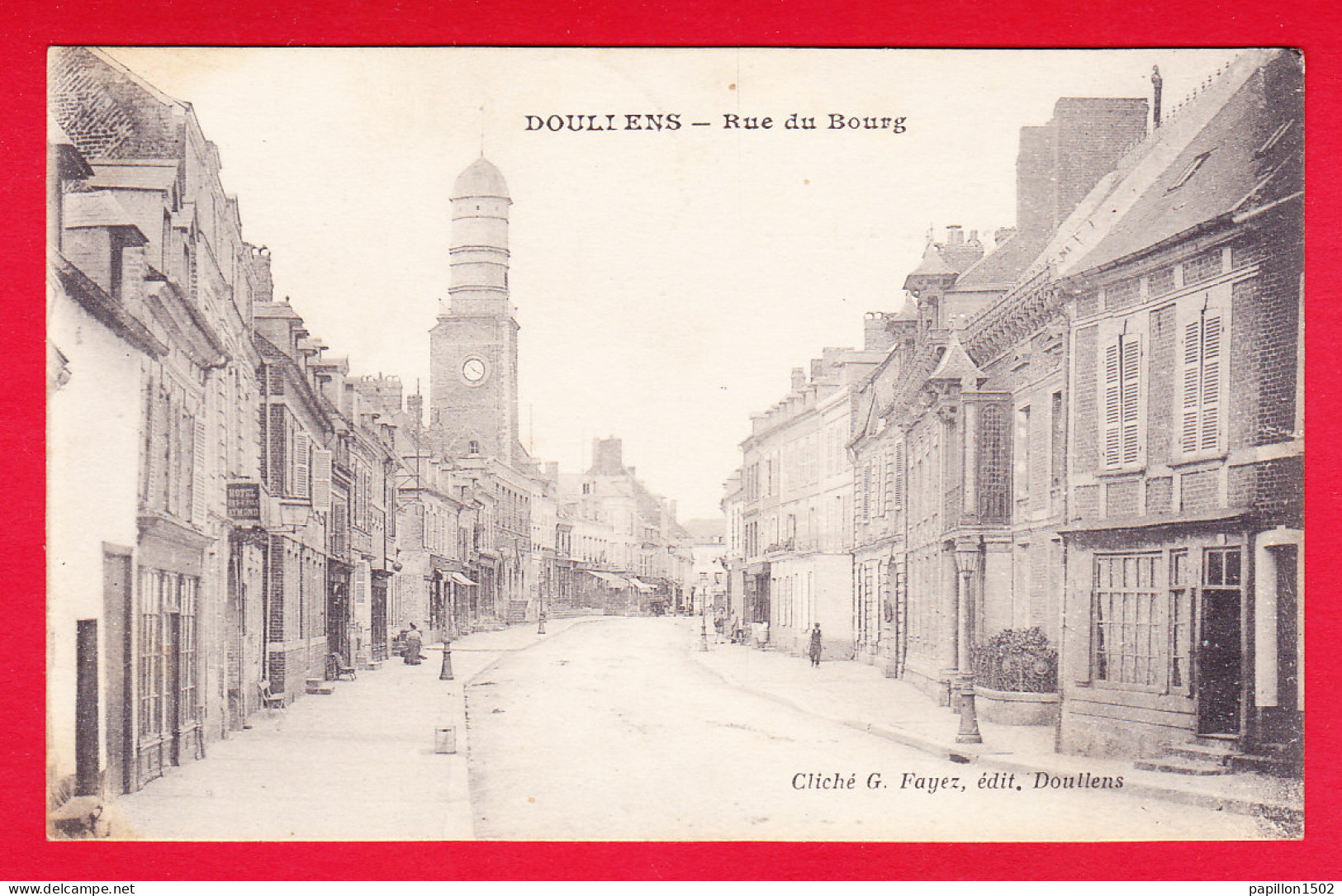 F-80-Doullens-02P62 La Rue Du Bourg, Commerces, Cpa BE - Doullens