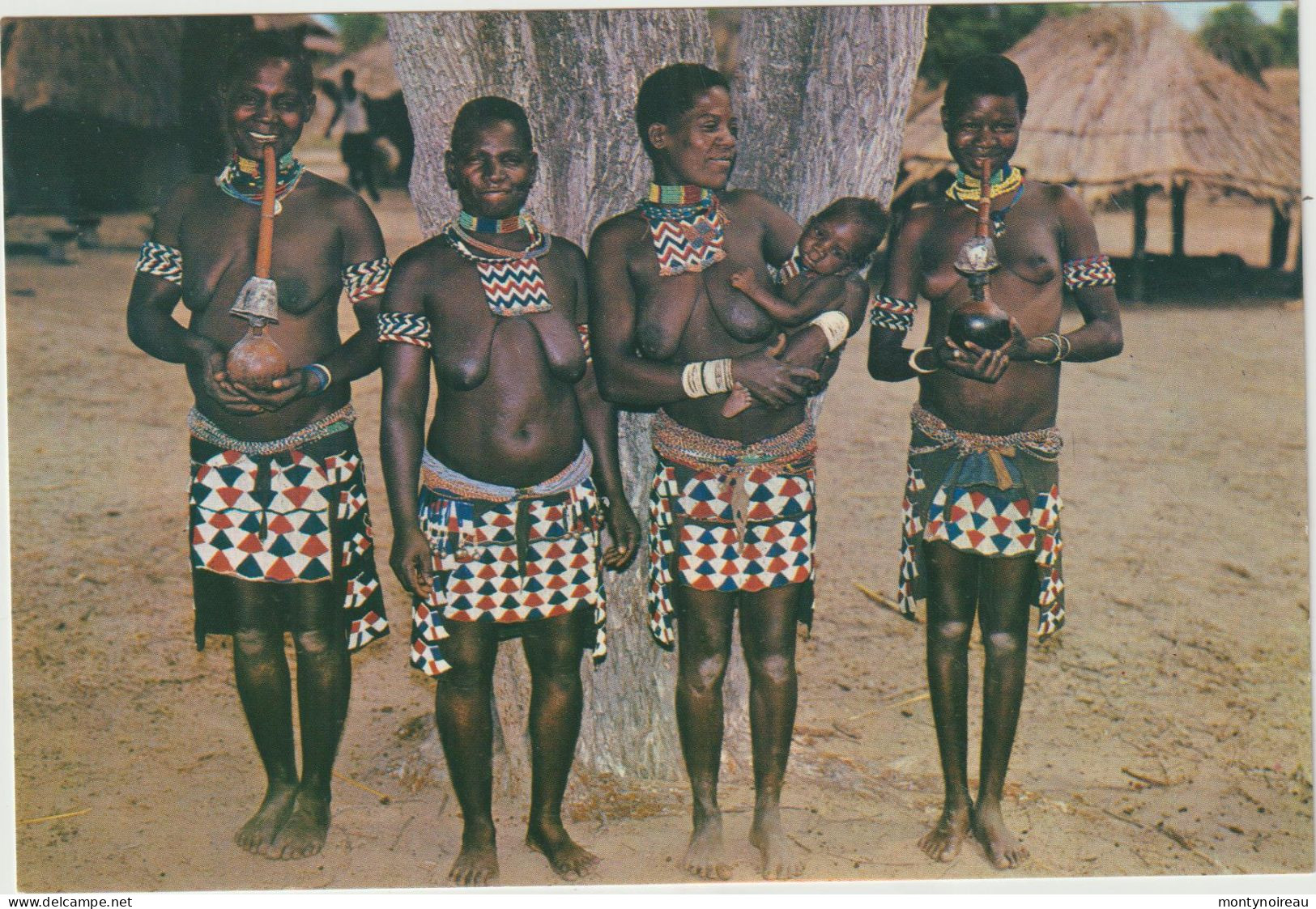 Zimbabwe : B ' Tonkas With Hubble Pipes , Femmes  Sein Nue - Zimbabwe