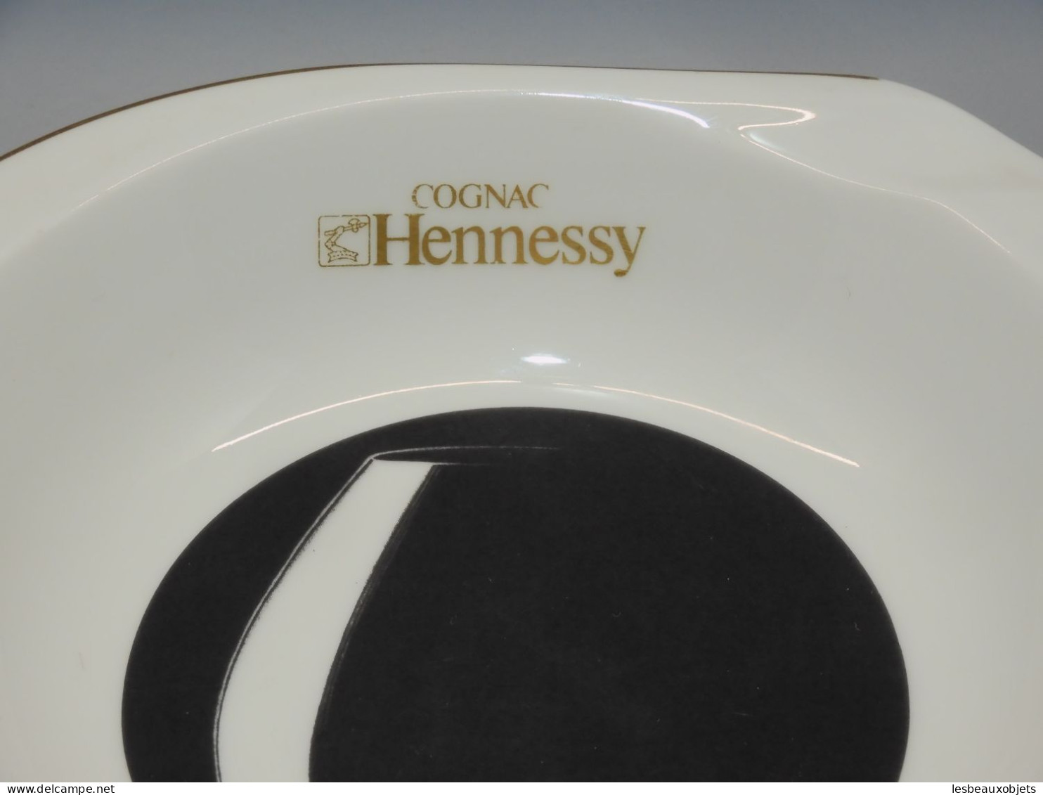 -CENDRIER ANCIEN PUBLICITE COGNAC HENNESSY PORCELAINE BERNARDAUD LIMOGES    E - Limoges (FRA)