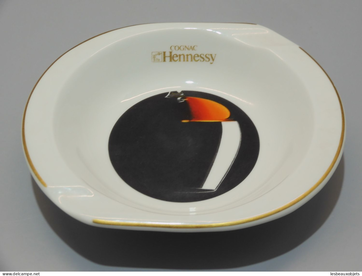 -CENDRIER ANCIEN PUBLICITE COGNAC HENNESSY PORCELAINE BERNARDAUD LIMOGES    E