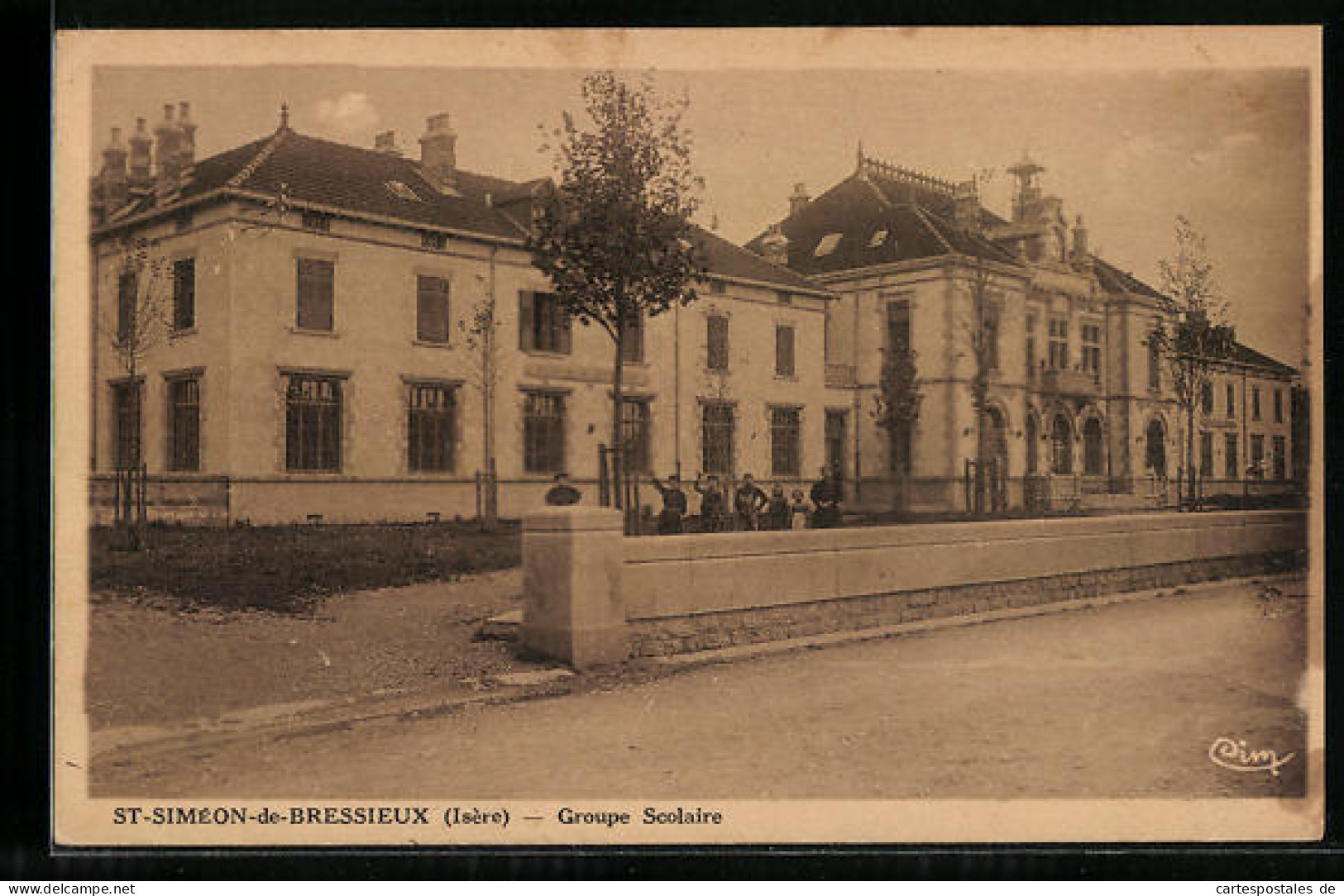 CPA St-Siméon-de-Bressieux, Groupe Scolaire  - Bressieux