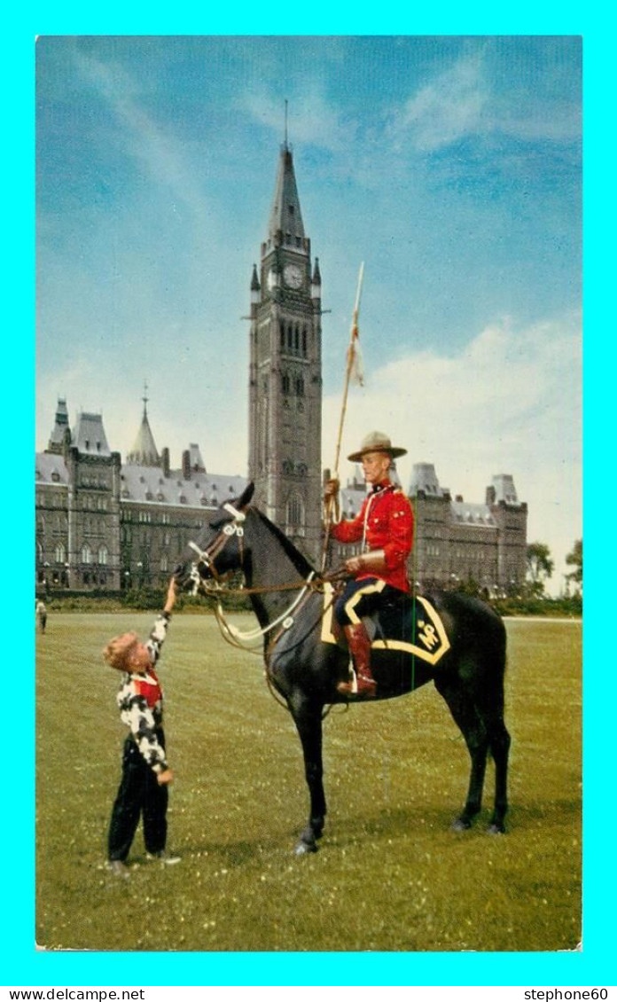 A817 / 669 OTTAWA Mountie At Peace Tower With Boy In Cowboy Costume ( Cheval ) - Ottawa