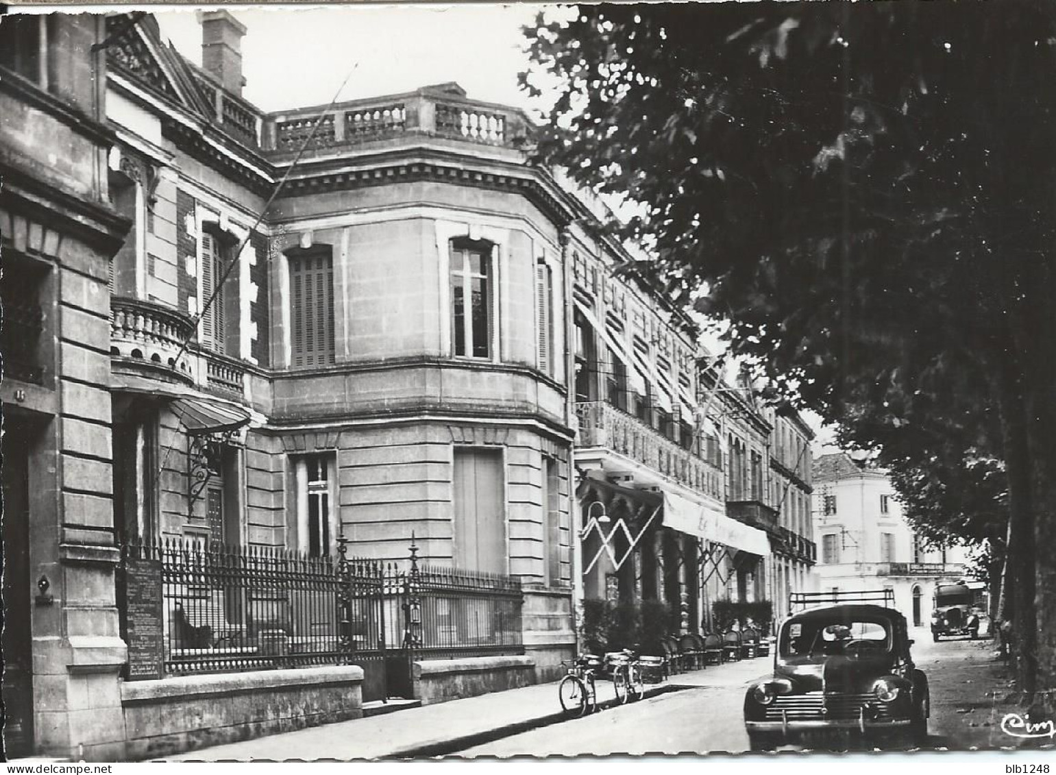 [33] Gironde > Langon Les Allees Jean Jaures Et L'Hotel De Ville - Langon