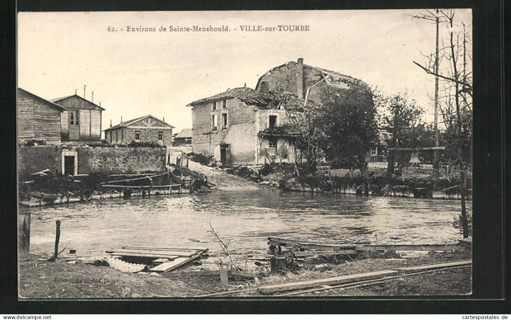 CPA Ville-sur-Tourbe, Vue Générale Avec Des Maisons Am Fluss  - Ville-sur-Tourbe