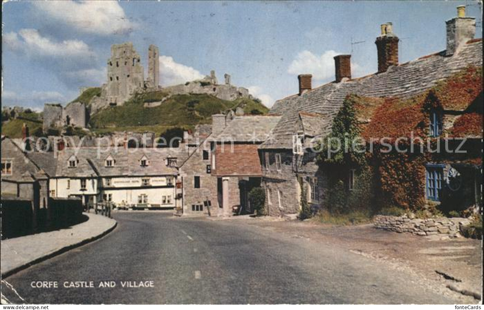 72254527 Corfe Dorset Castel And Village Corfe Dorset - Andere & Zonder Classificatie