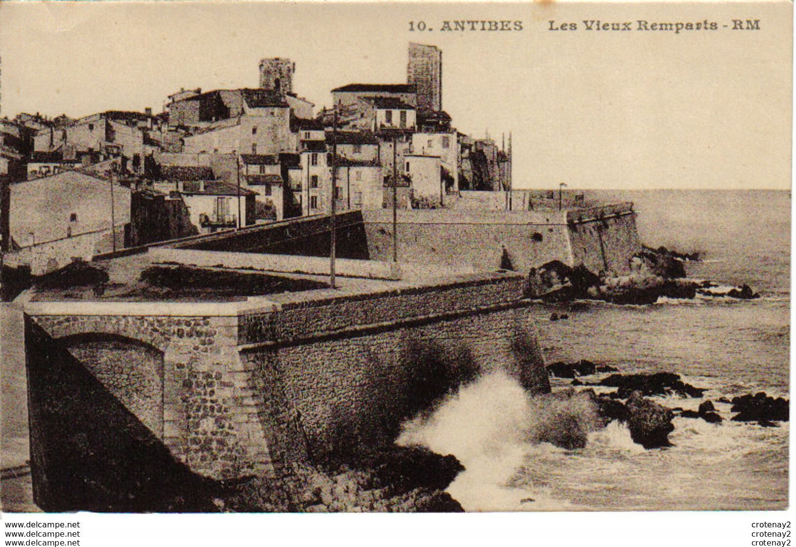 06 ANTIBES N°10 Les Vieux Remparts En 1937 Rostan Et Munier éditions D'art Nice - Antibes - Les Remparts