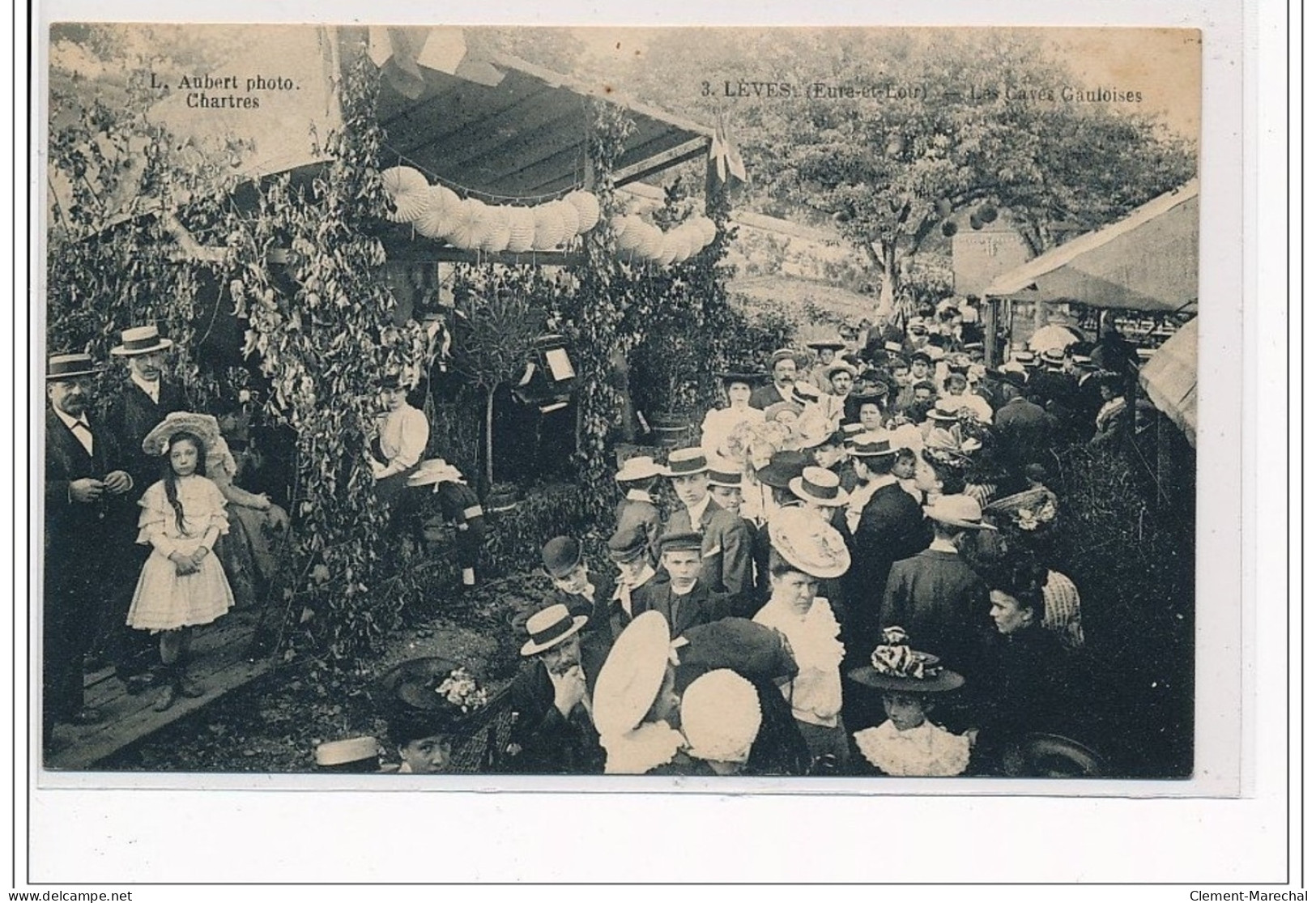 LEVES : Les Caves Gauloises - FETE - Très Bon état - Lèves