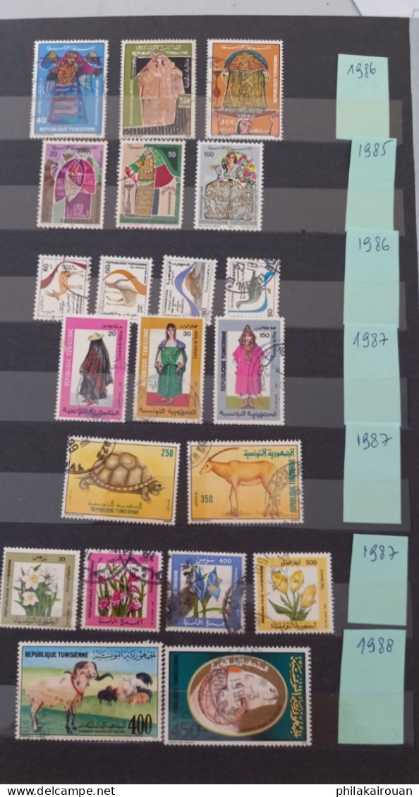 Lot De 80 Séries Complètes De Timbres Oblitérés (deux Séries Neufs Parmis Eux) Tunisins Entre 1960 Et 2023 - Collections (with Albums)