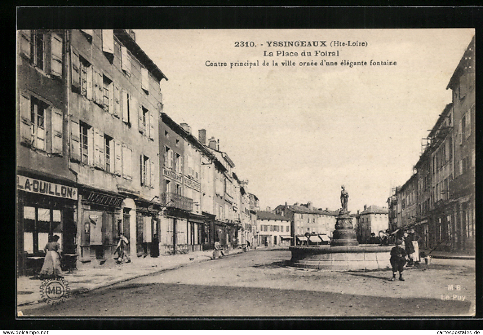 CPA Yssingeaux, La Place Du Foiral  - Yssingeaux