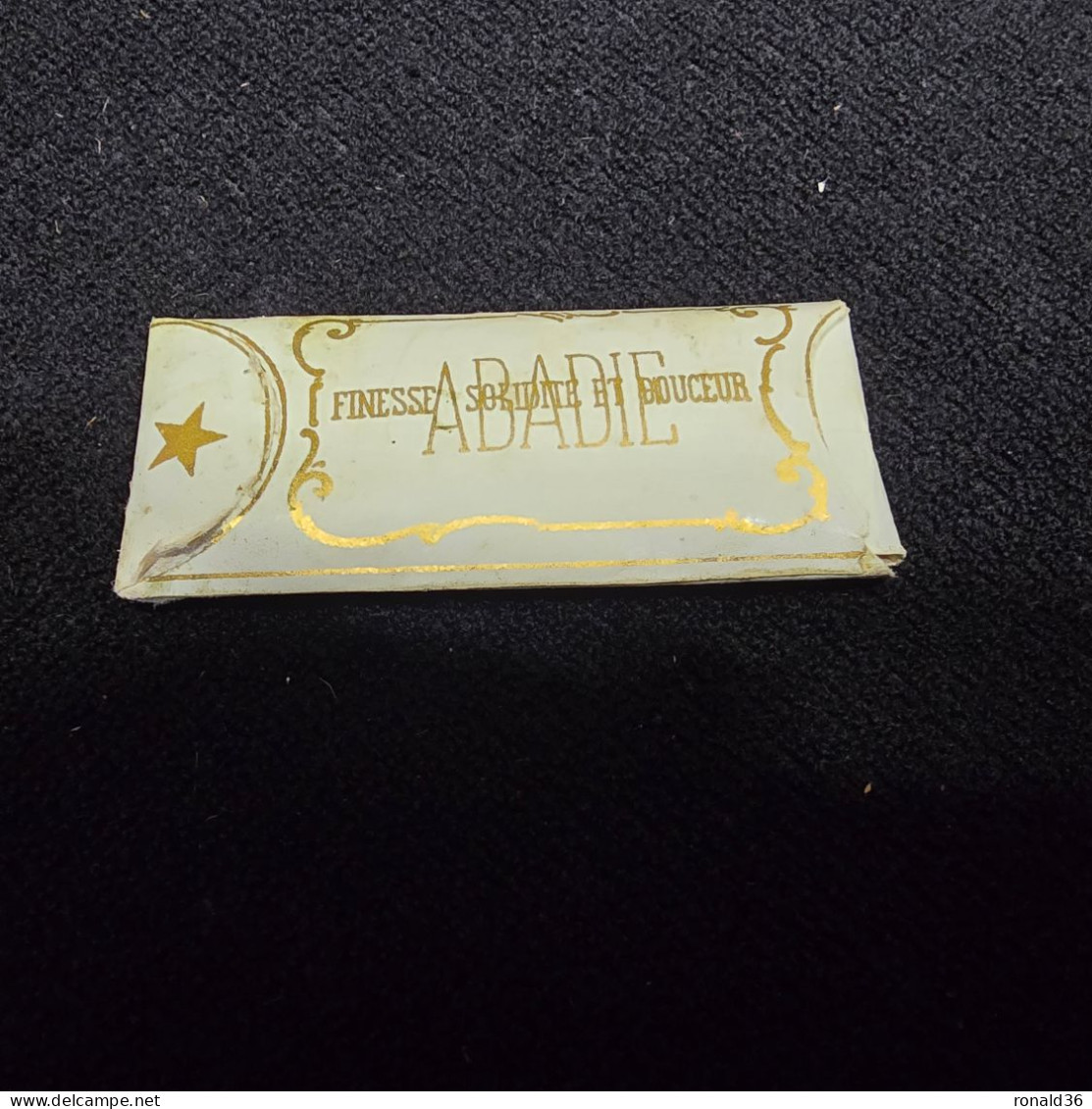 1 Pochette Papier A Cigarette Tabac Fumerie PARIS Pour TUBES ABADIE Paquets De Feuilles A BOUT DE LIEGE Cahier - Autres & Non Classés