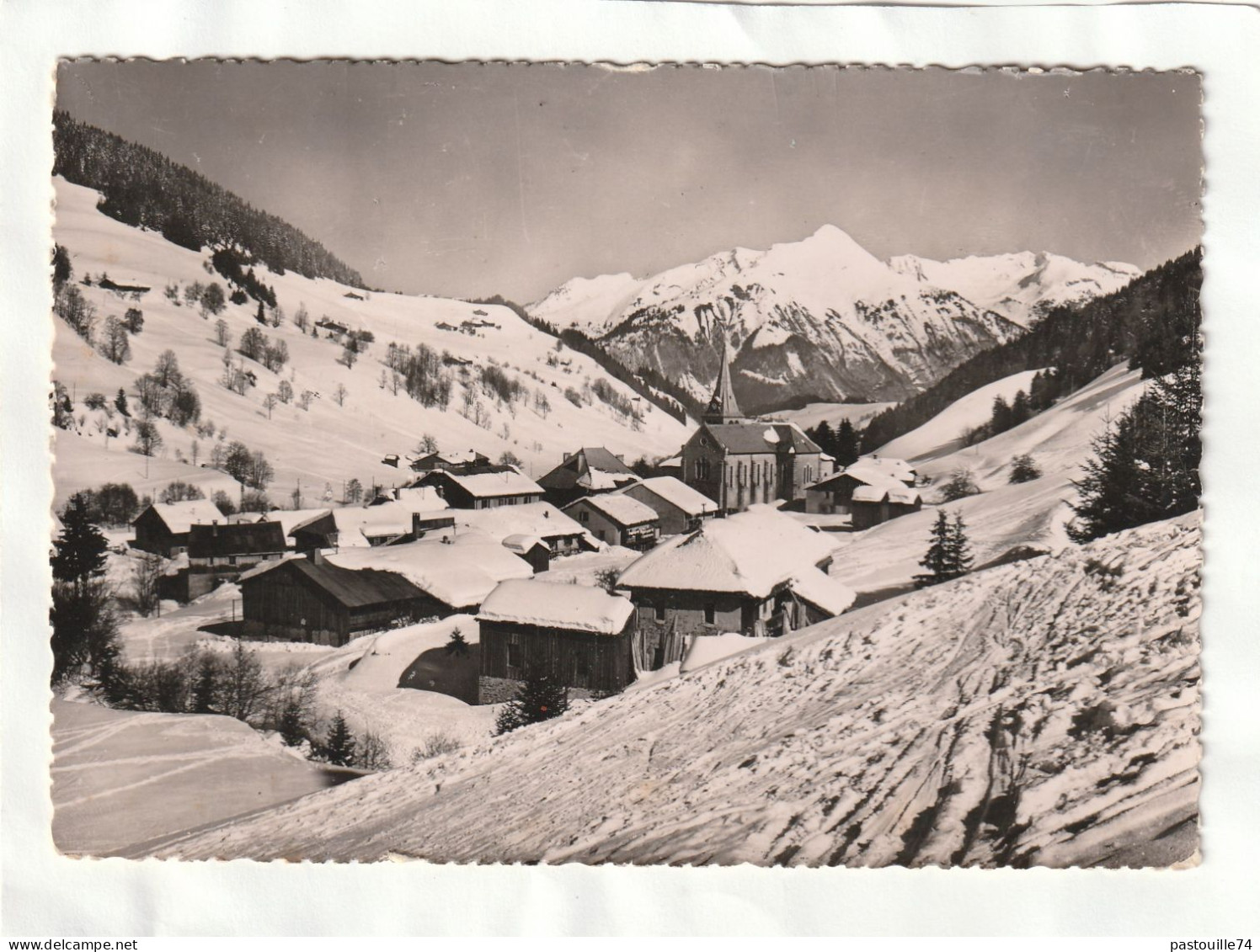 CPM. 15 X 10,5  -   LES  GETS  - Le  Village  Ancien.  Au  Fond, Le Nanteau - Les Gets