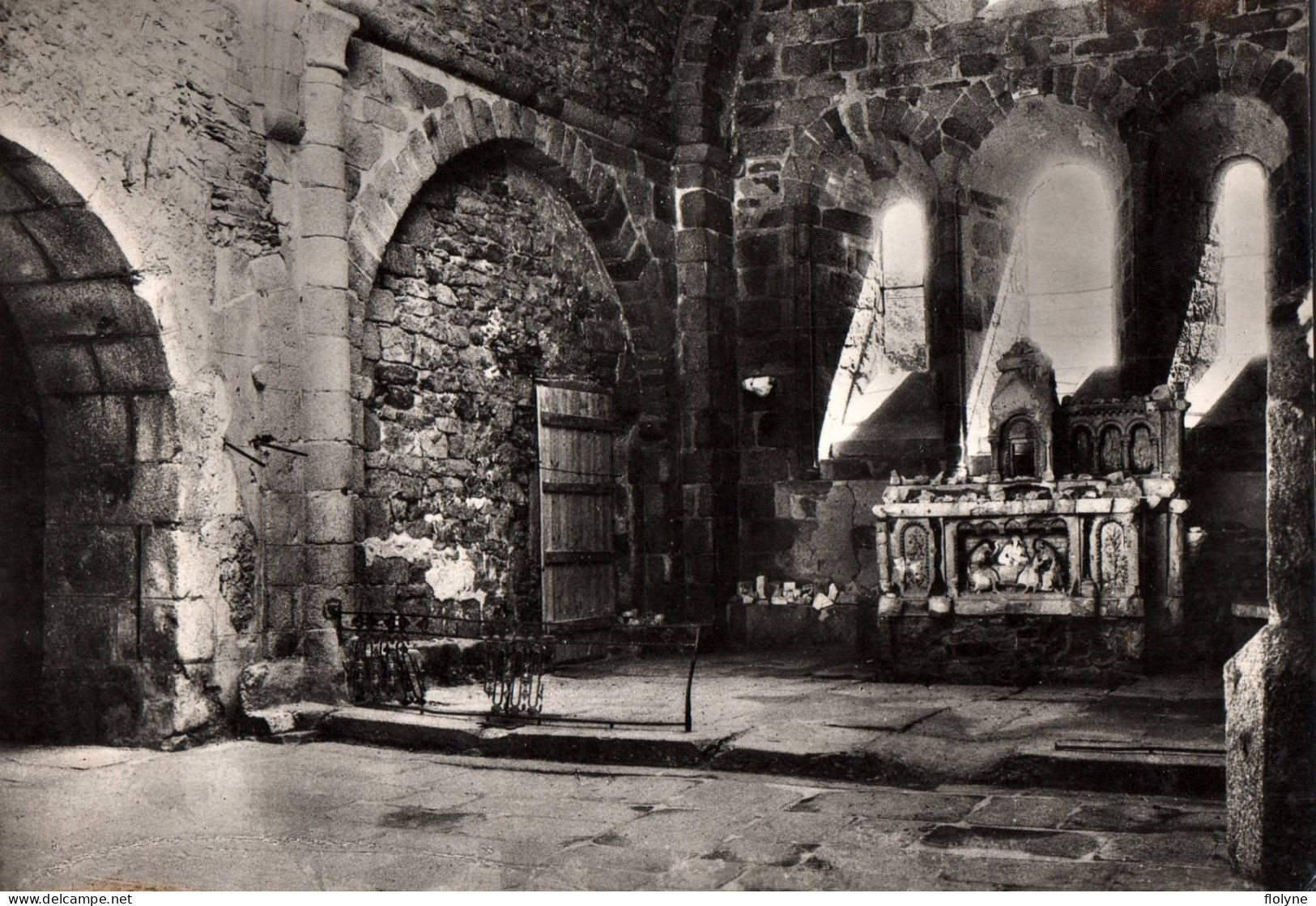 Oradour Sur Glane - 3 CP - Détruit Le 10 Juin 1944 - WW2 - L'église , Ancienne Rue Du Docteur Desourteaux - Oradour Sur Glane