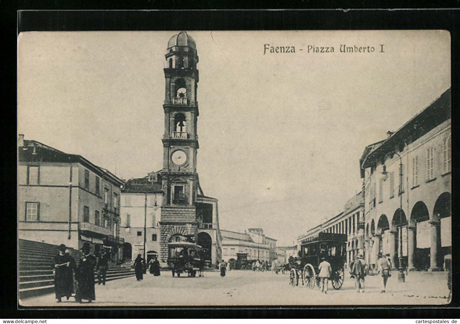 Cartolina Faenza, Piazza Umberto I. Mit Glockenturm  - Faenza