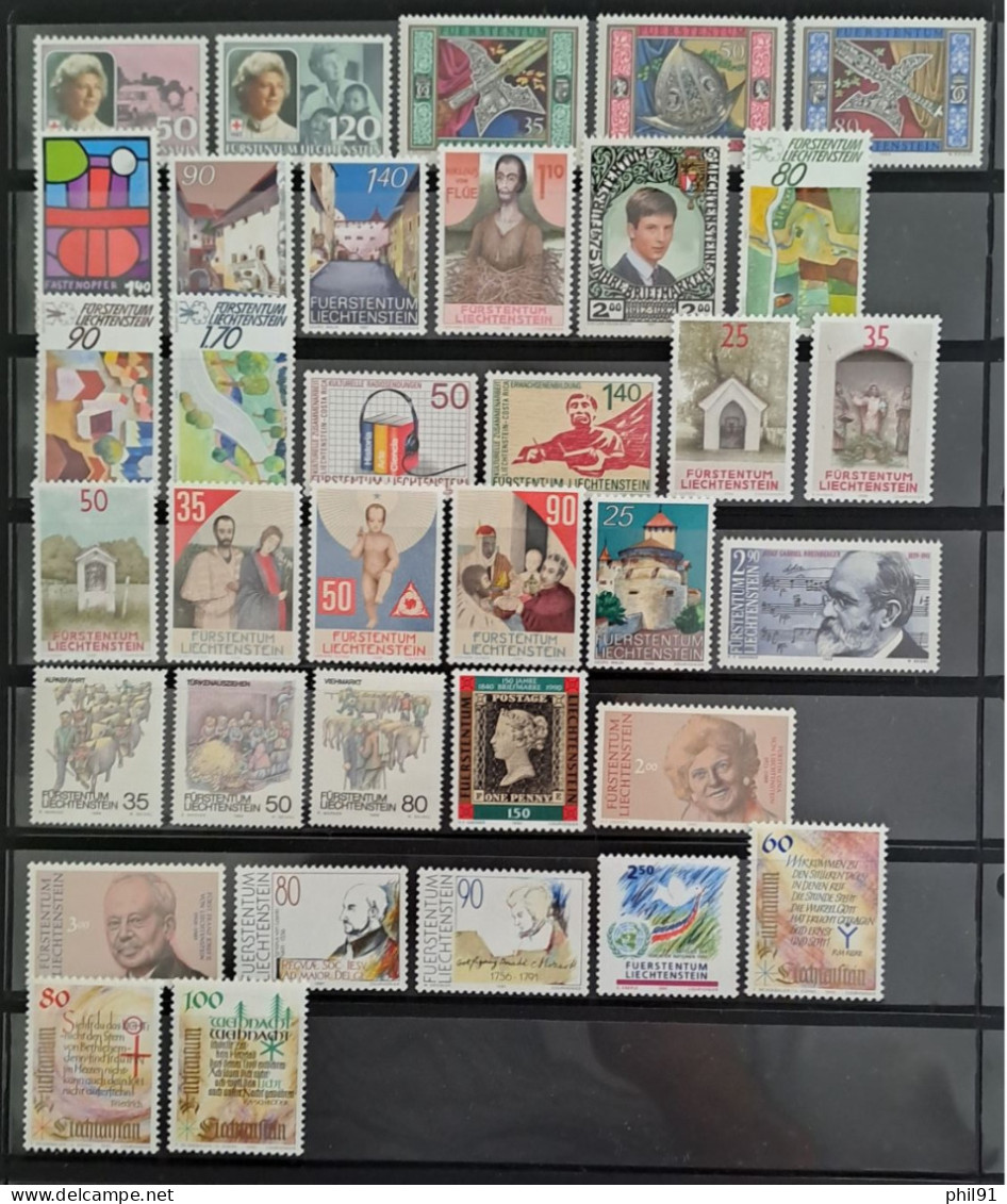 LIECHTENSTEIN    Petite Collection De Timbres Ehre Les Années 1941 Et 1993 - Collections
