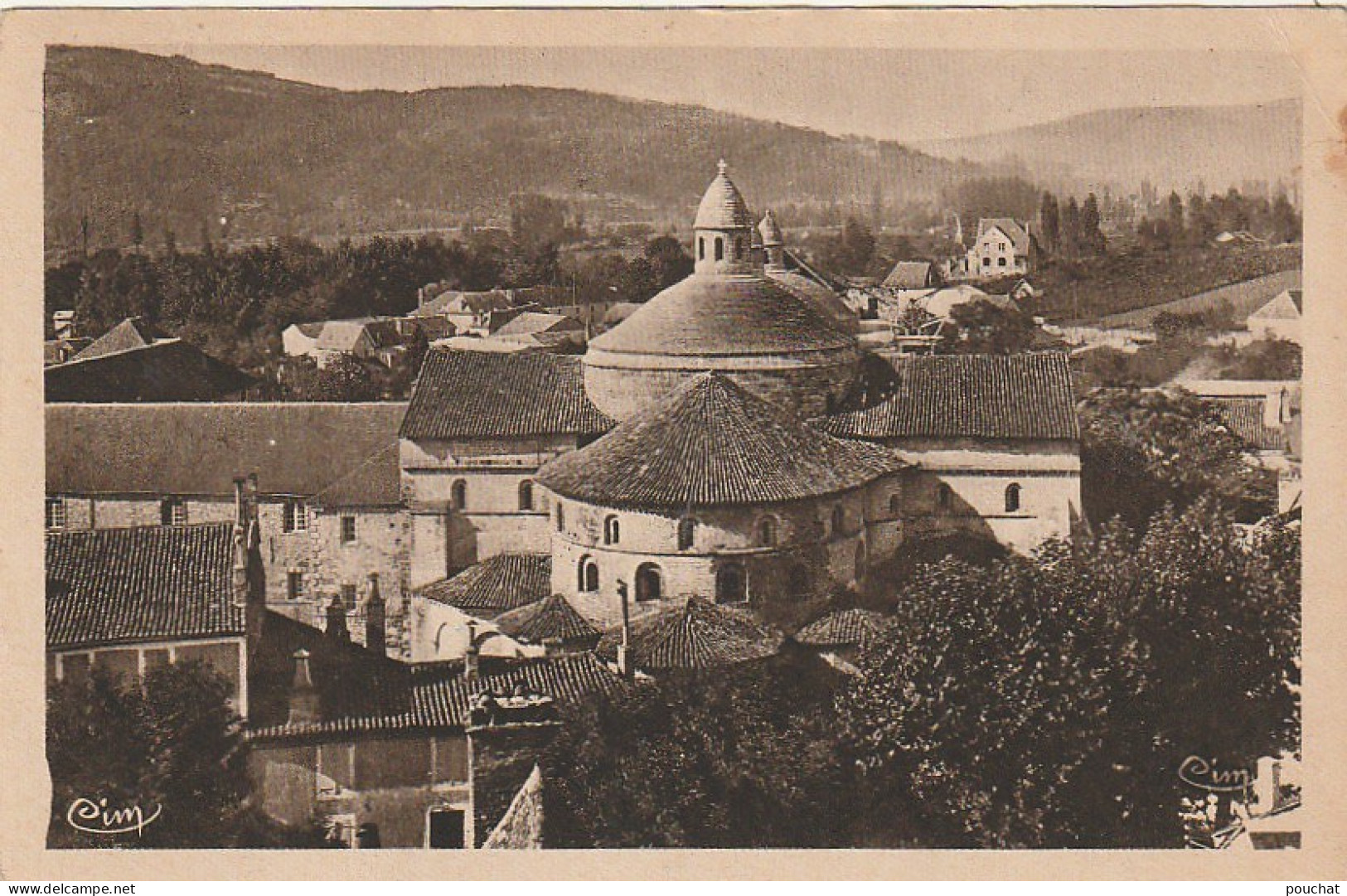 EP 13 -(46) SOUILLAC  -  L' EGLISE A COUPOLES - VUE GENERALE -  2 SCANS - Souillac