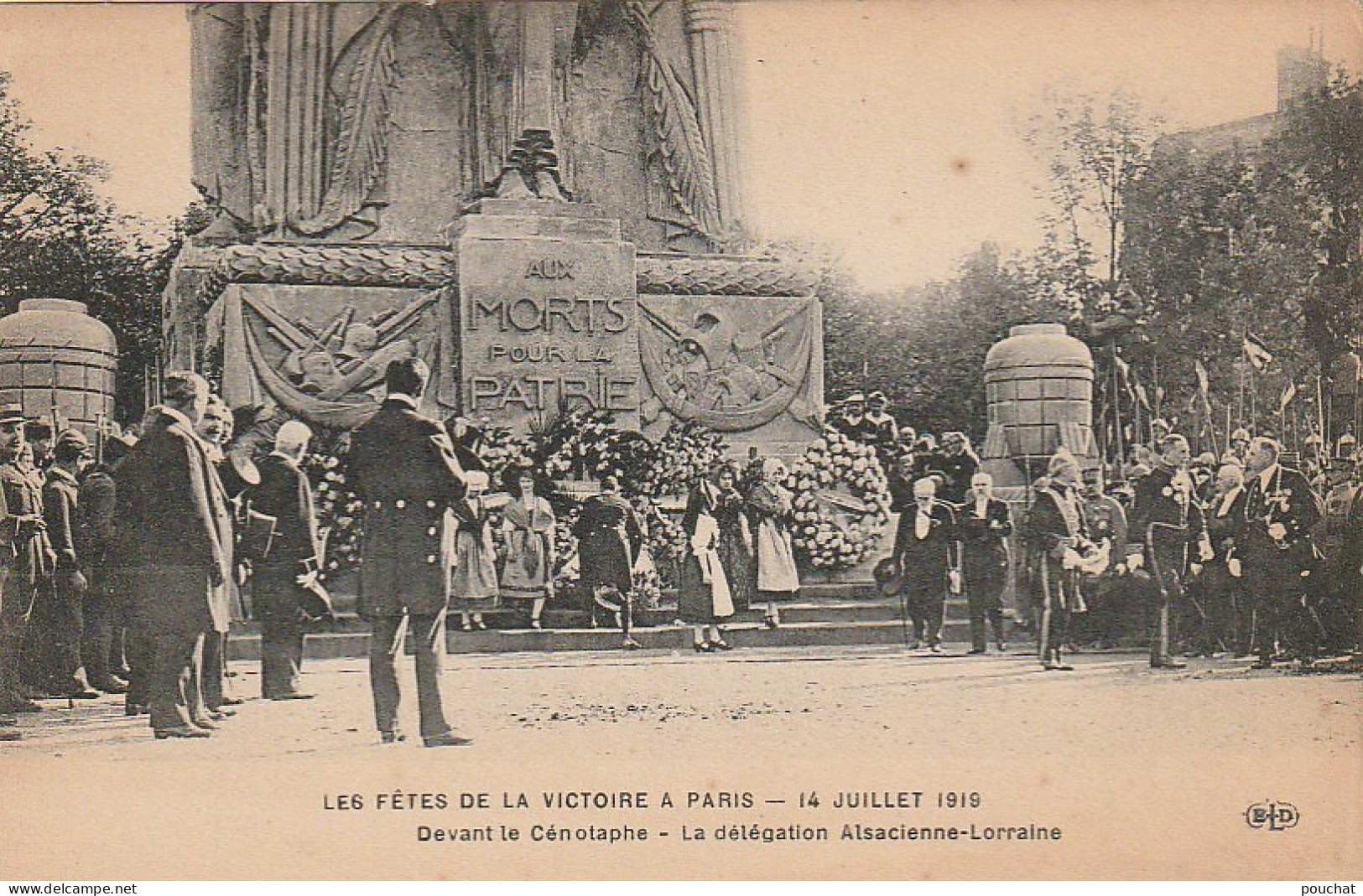 JA 2 (75) PARIS - FETES DE LA VICTOIRE 1919 - DEVANT LE CENOTAPHE - LA DELEGATION ALSACIENNE LORRAINE - 2 SCANS - Sets And Collections