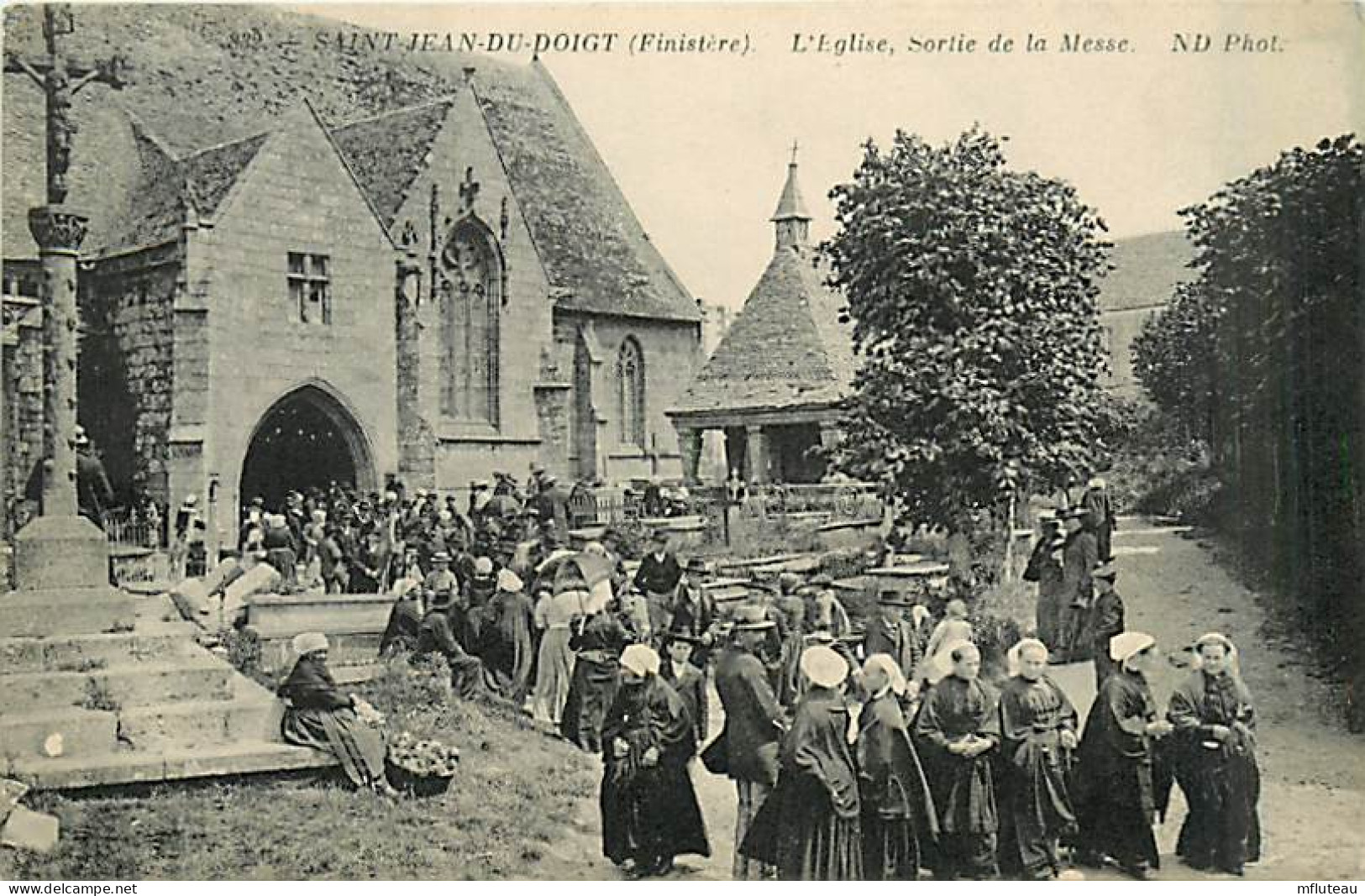 29* ST JEAN DU DOIGT  Sortie De Messe  MA92,0163 - Saint-Jean-du-Doigt