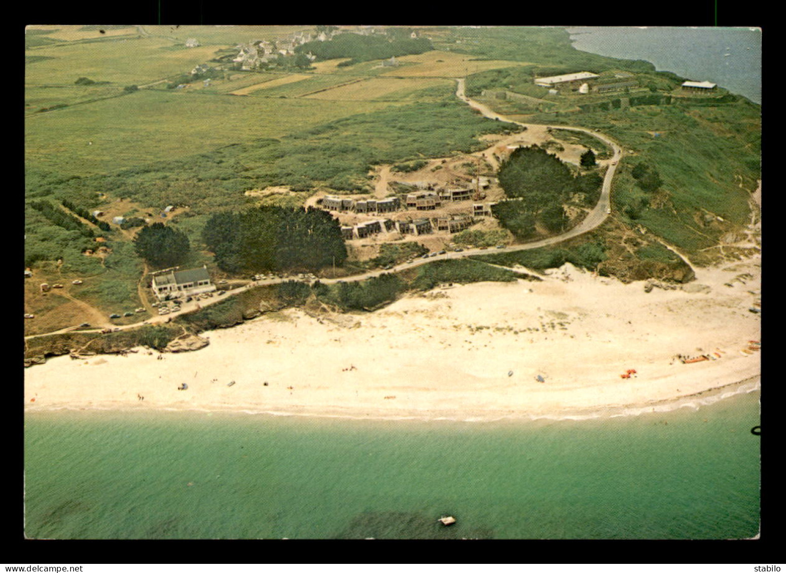 56 - ILE DE GROIX - VUE AERIENNE - LE V.V.F. ET LA PLAGE "LES GRANDS SABLES" - Groix