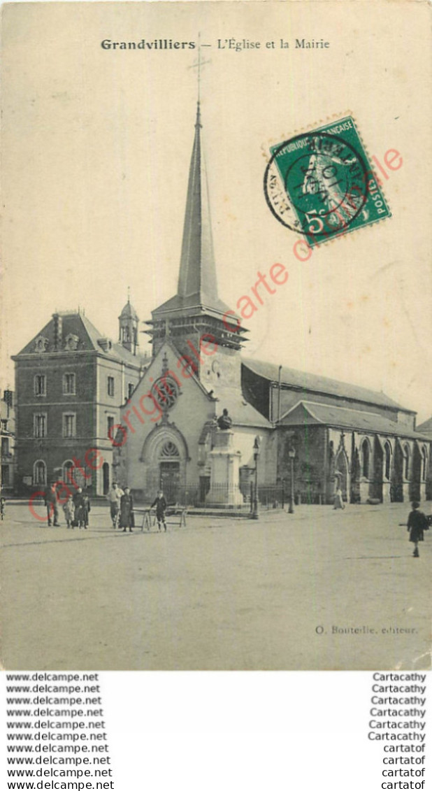 60.  GRANDVILLIERS .  L'Eglise Et La Mairie .  CPA Animée . - Grandvilliers