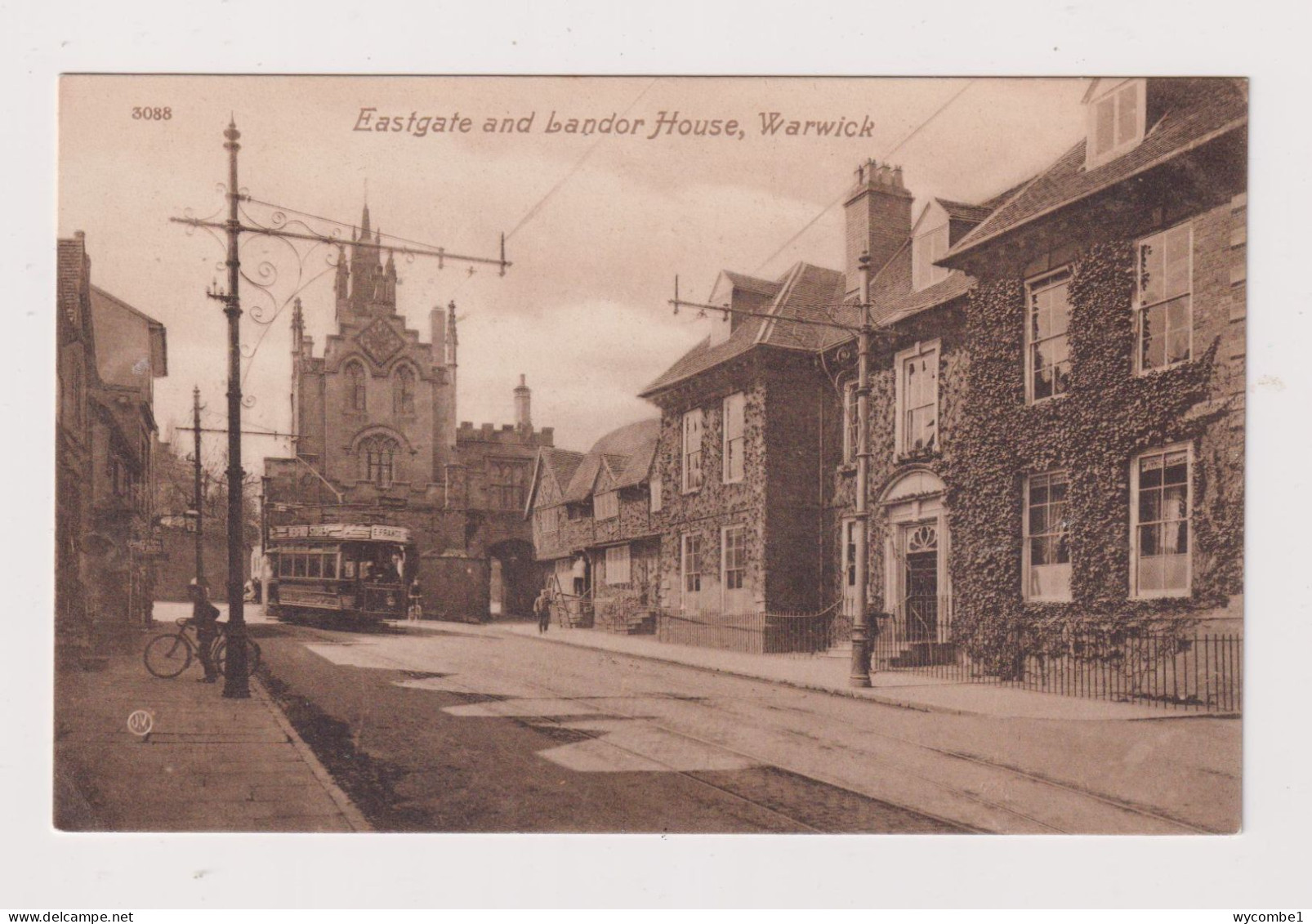 ENGLAND -  Warwick Eastgate and Landor House  Unused Vintage Postcard