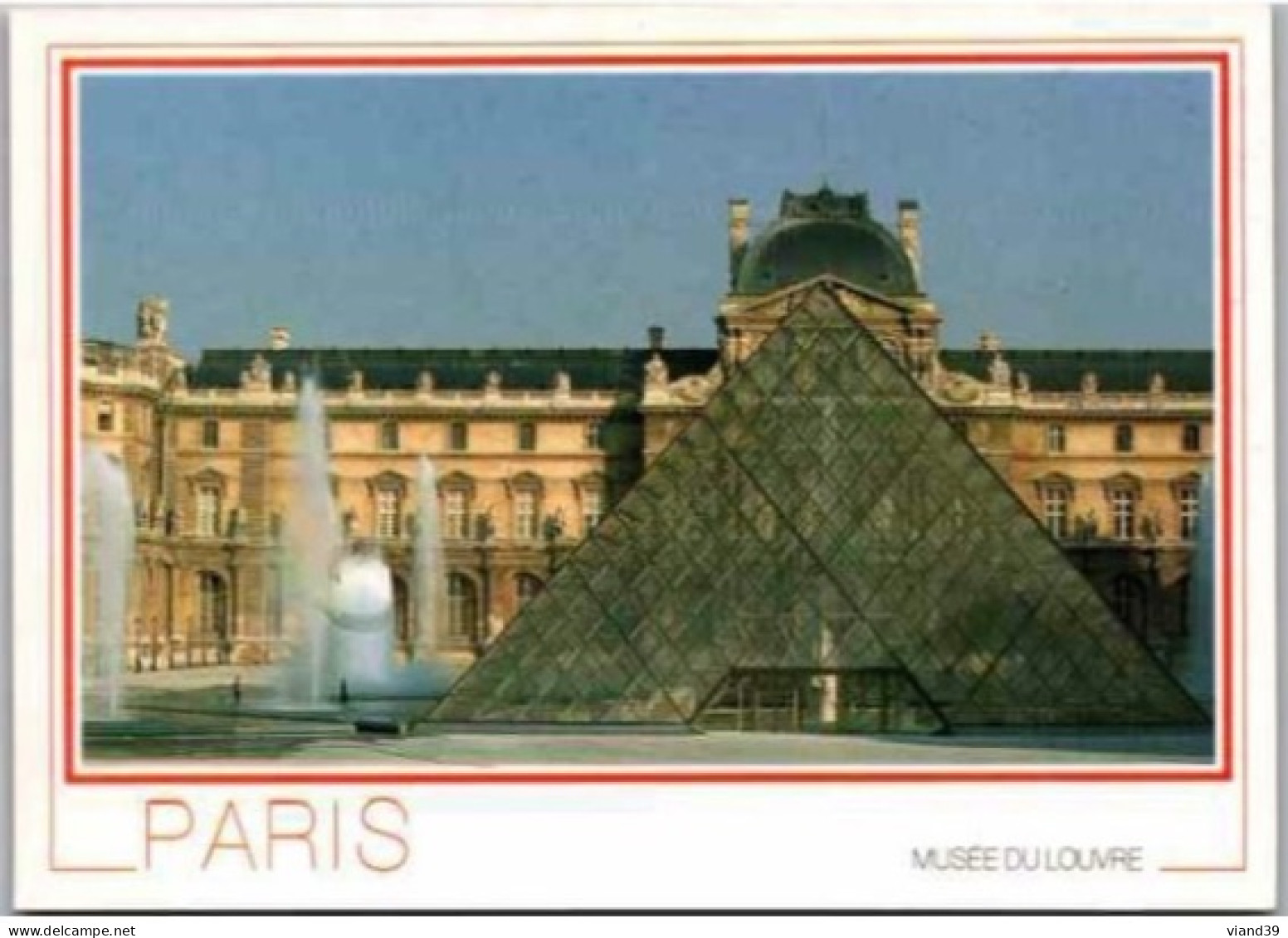 PARIS. -  La Cour Napoléon Et La Pyramide  Du Louvre .    Non Circulée - Louvre