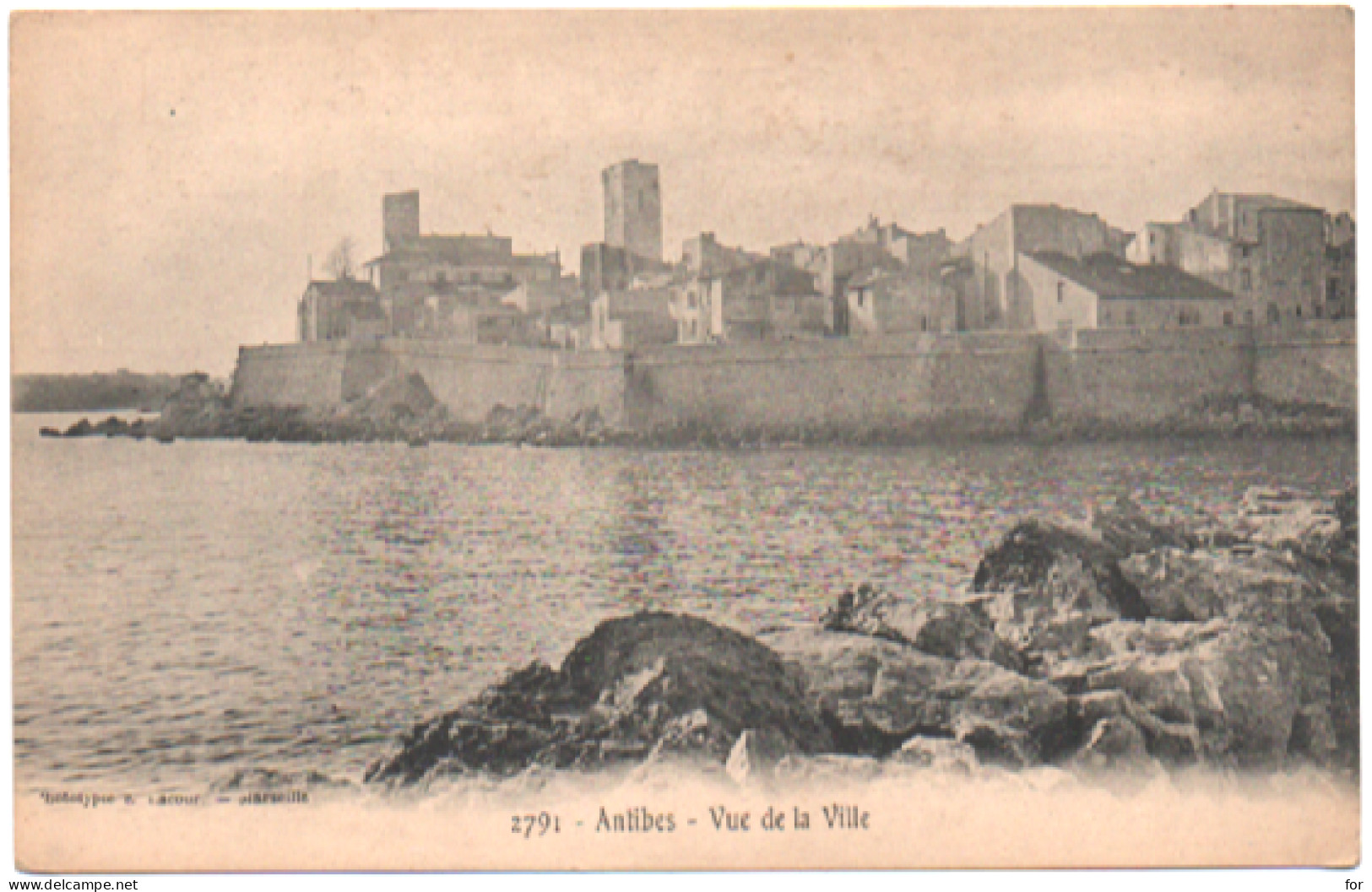 Alpes Maritimes : ANTIBES : Vue De La Ville : Les Remparts - Antibes - Les Remparts