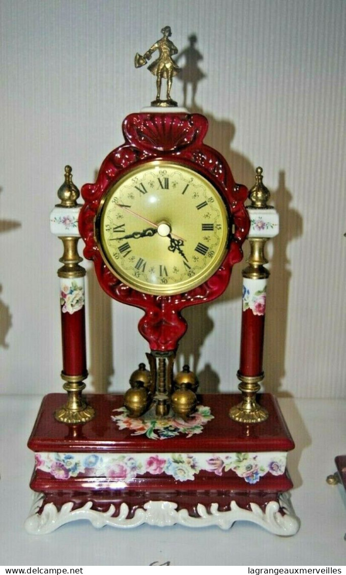 E1 Horloge Et Ses Chandeliers - Objets De Vitrine - Chateau - France - Clocks