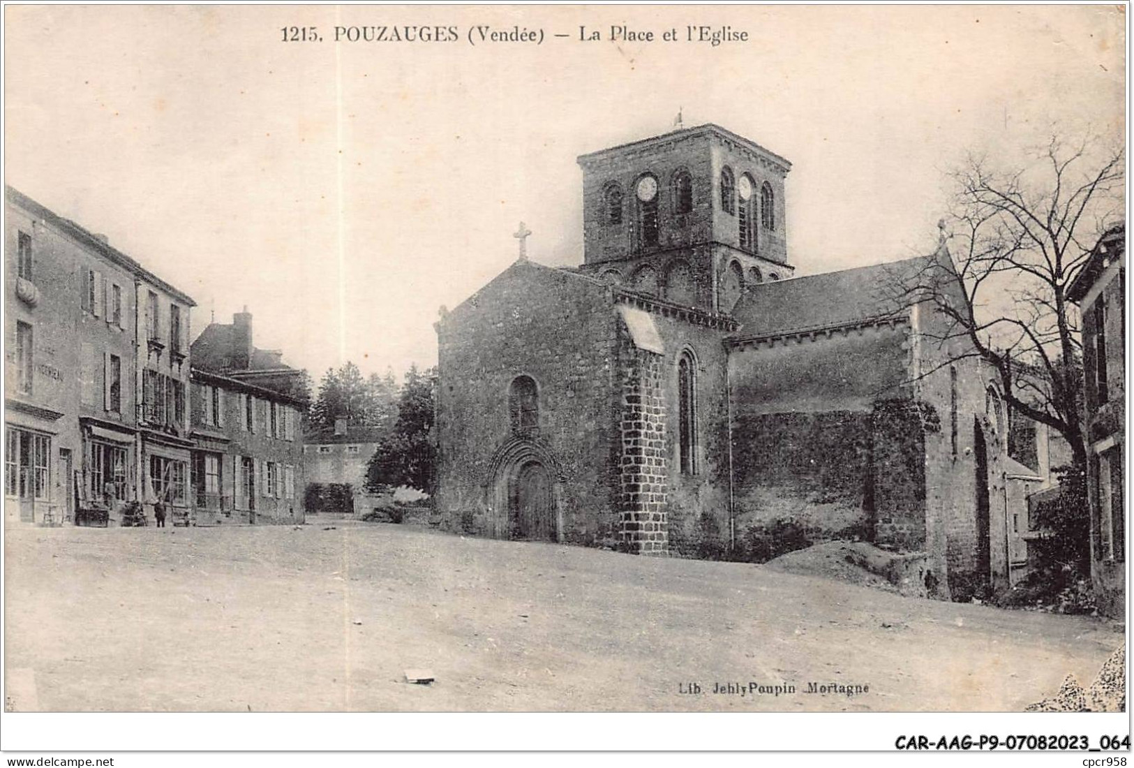 CAR-AAGP9-85-0814 - POUZAUGES - La Place Et L'Eglise  - Pouzauges