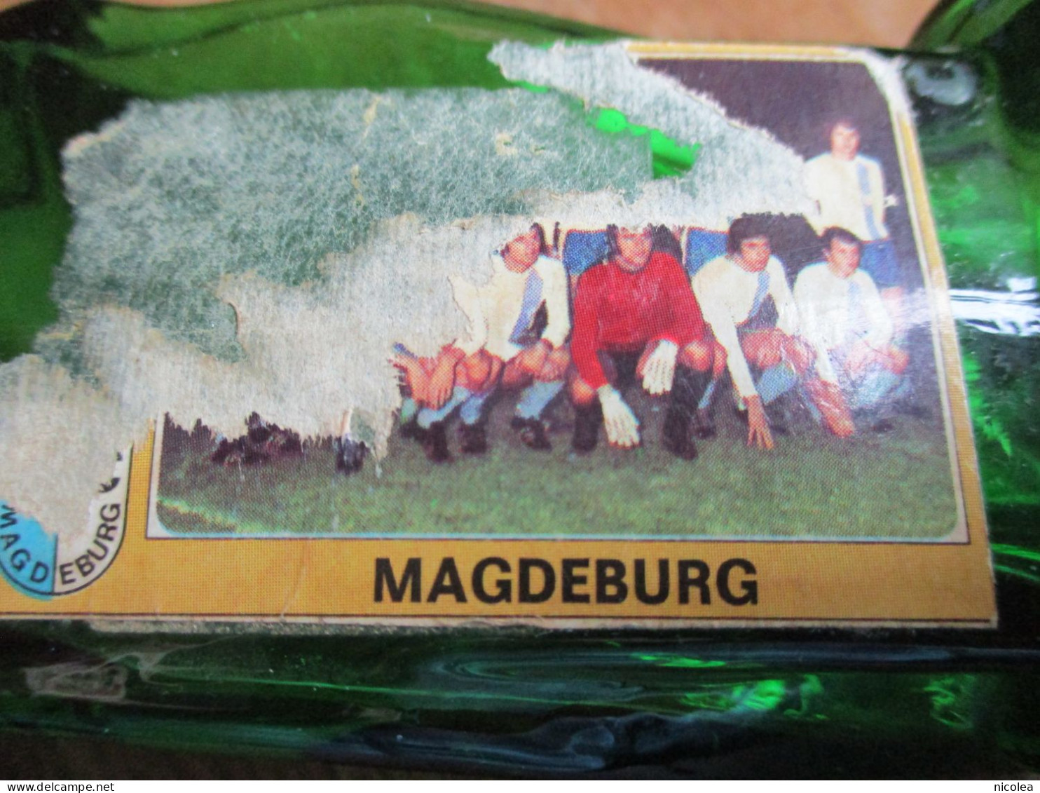 MAGDEBURG EQUIPE DE FOOTBALL ANNEES 50 /60 BOUTEILLE EN VERRE EN FORME DE VOITURE - Other & Unclassified