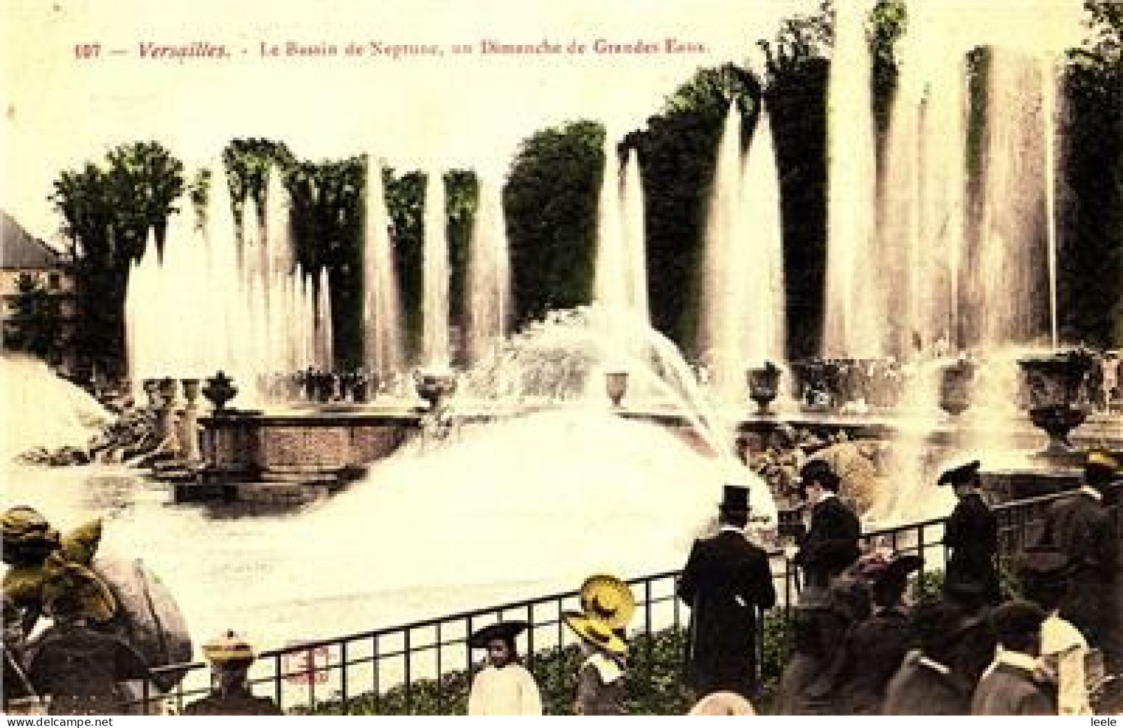 D19. Vintage Postcard.  Versailles. Neptunes Basin. Fountain Display On A Sunday - Velizy