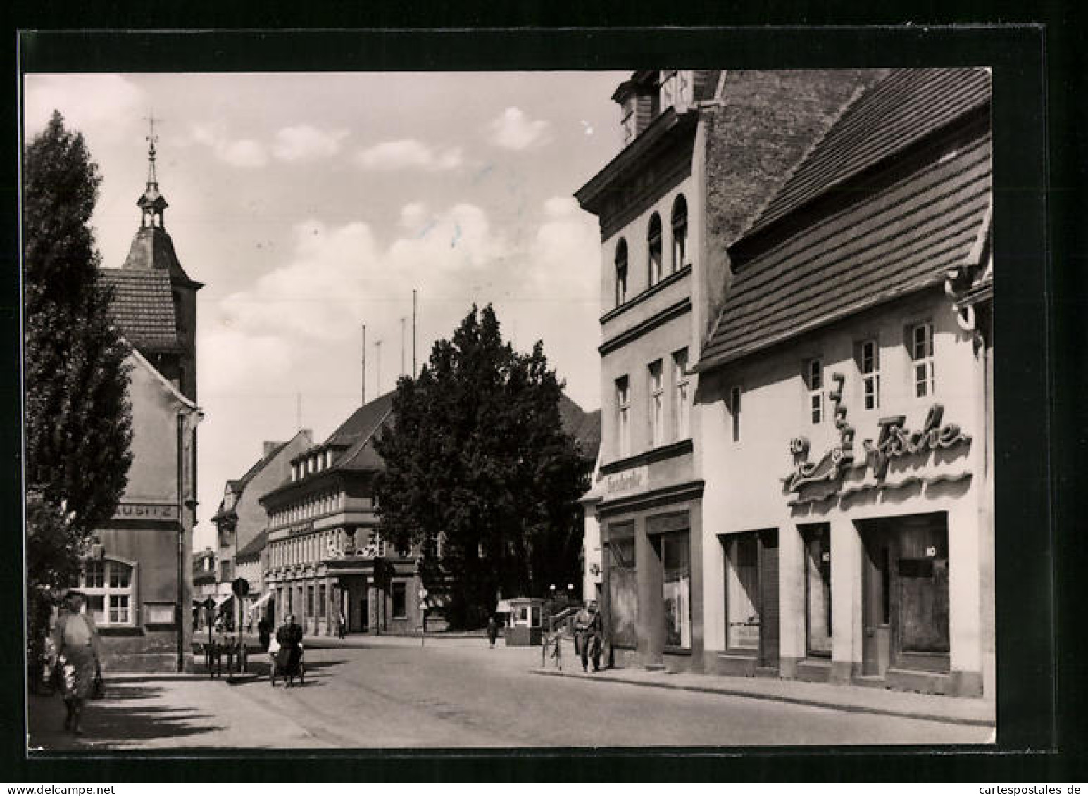 AK Finsterwalde, Thälmann-Strasse Mit Fischgeschäft  - Finsterwalde