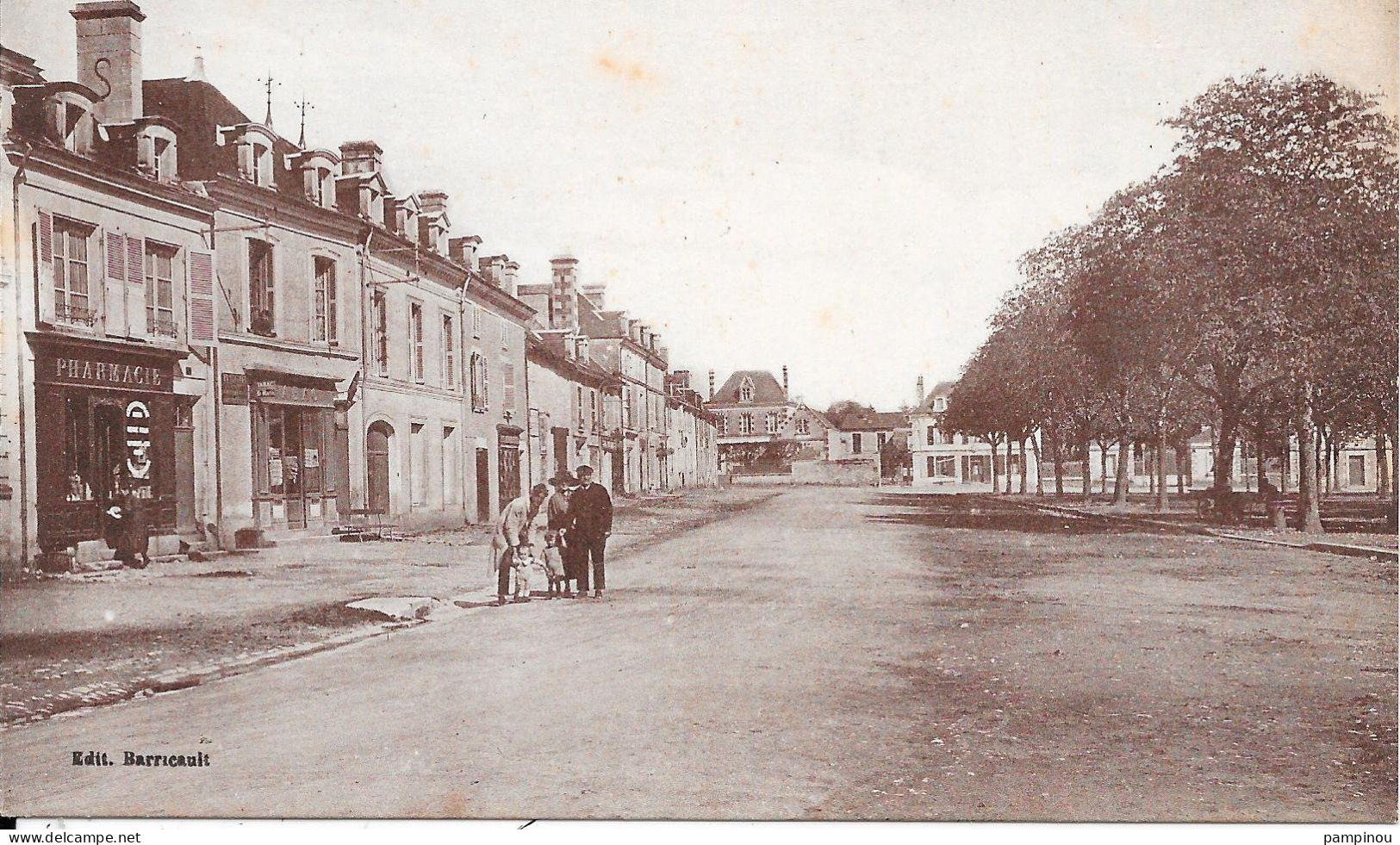 86 - PLEUMARTIN - Place Hôtel De Ville - Animée - Pleumartin