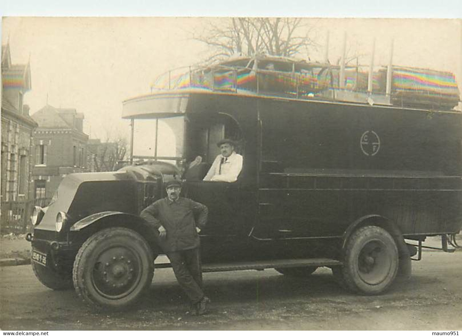 COMMERCE CARTE PHOTO - CAMION RENAULT DE LIVRAISON de 1925 ET LE CHAUFFEUR l'ENTREPRISE C.F