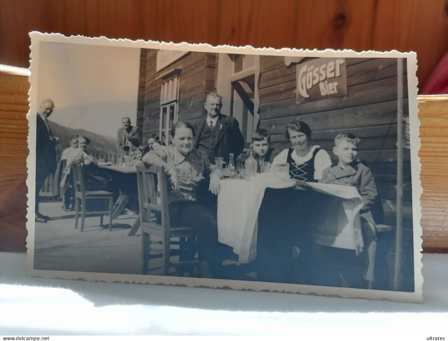 AK "KIRCHBERG AM WECHSEL 1939, FAMILIE POSIERT IM WIRTSHAUS VOR KAMERA, MIT GÖSSER BIER WERBUNG"  SCHÖNE ALTE POSTKARTE - Neunkirchen